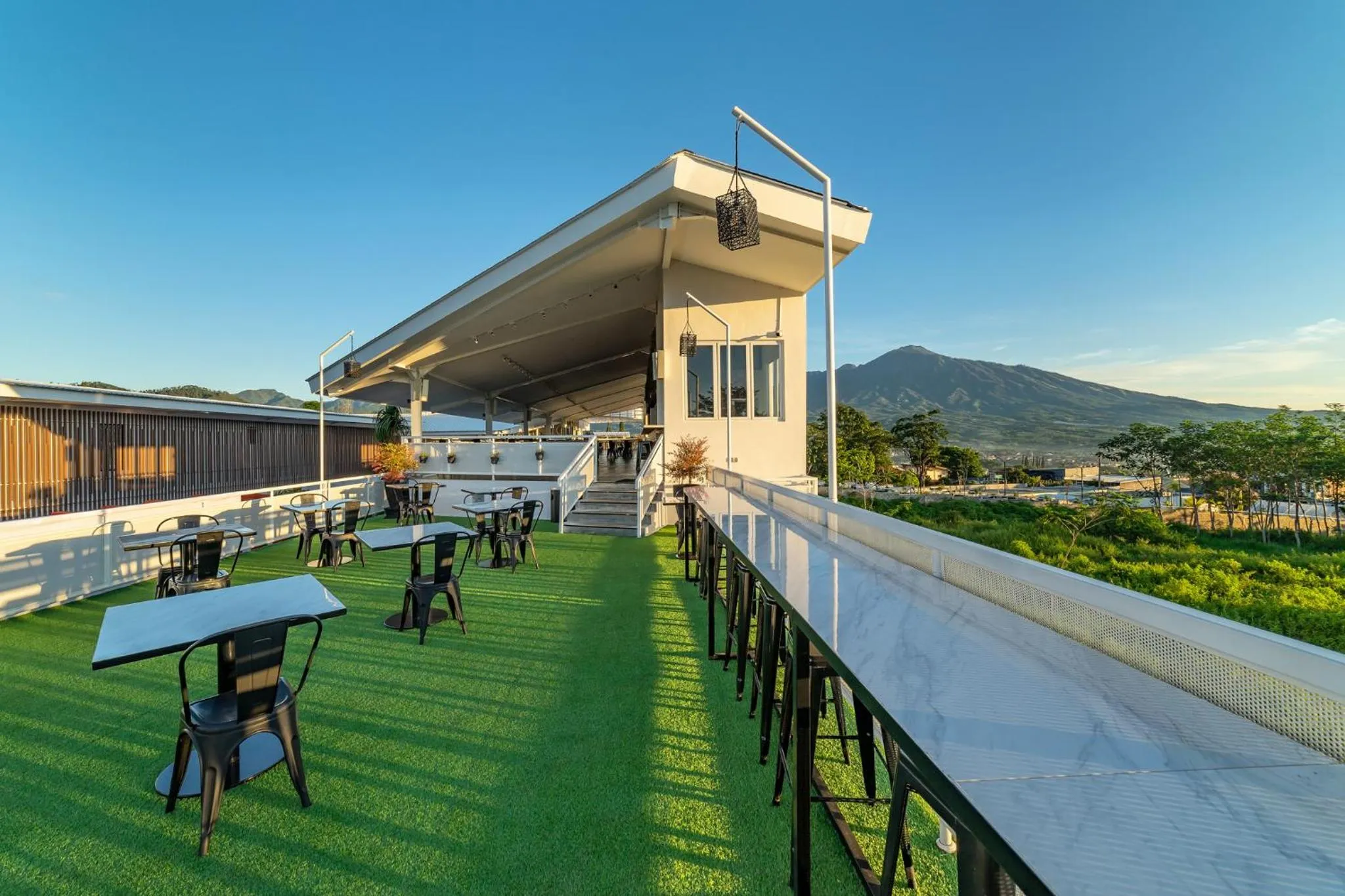 Restaurant/places to eat in Kontena Hotel