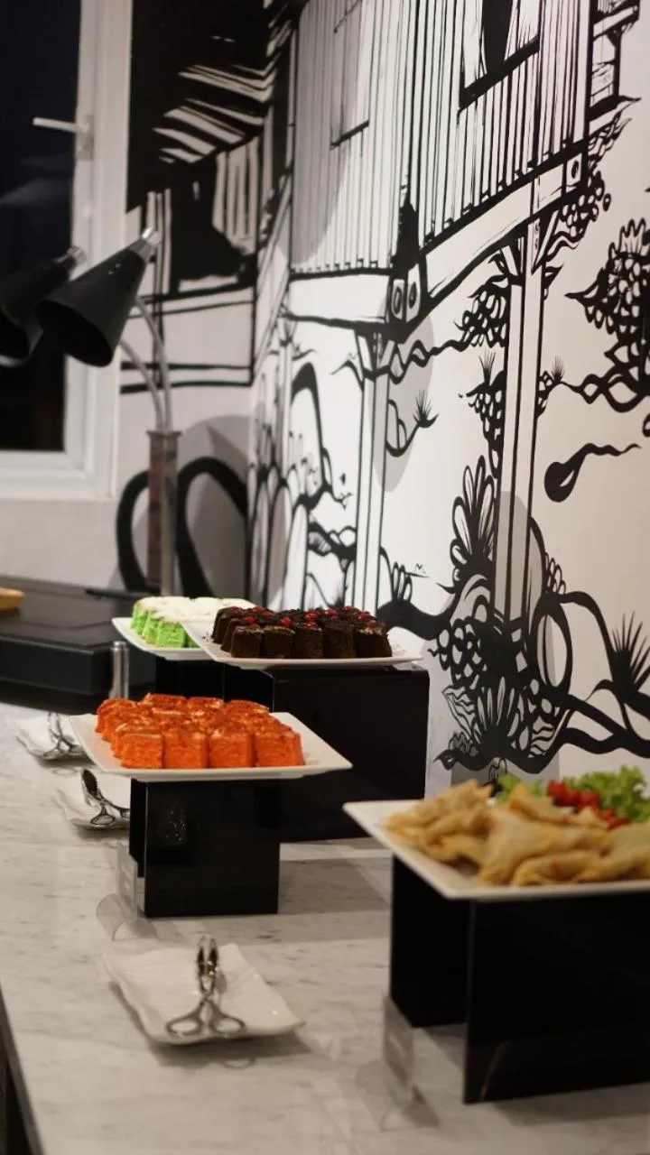 Restaurant/places to eat in Kontena Hotel