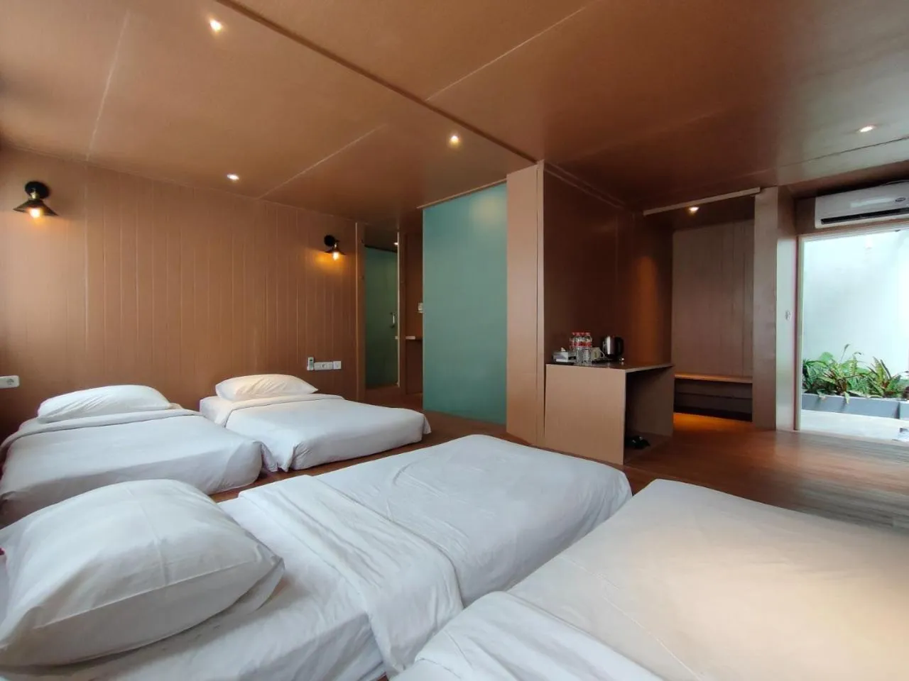 Bed in Kontena Hotel