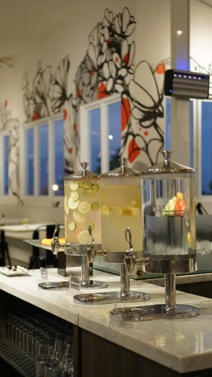 Restaurant/places to eat in Kontena Hotel