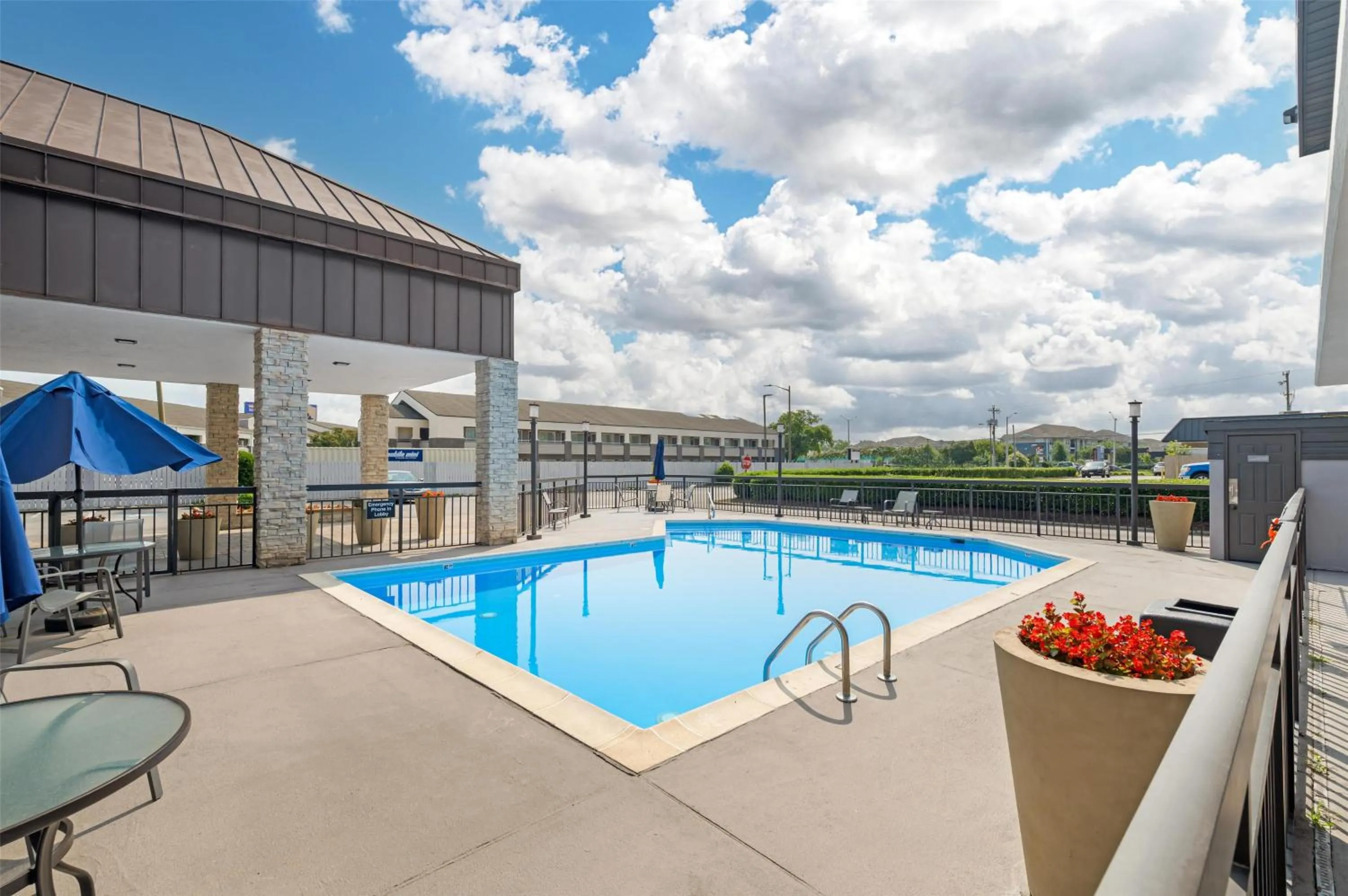Pool view in Best Western Center Inn
