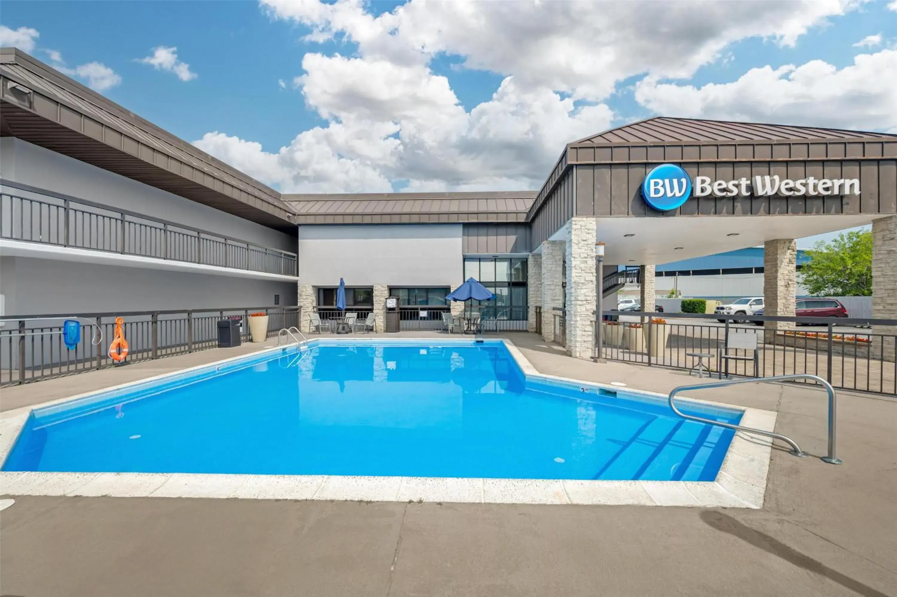 Pool view in Best Western Center Inn Pool view in Best Western Center Inn