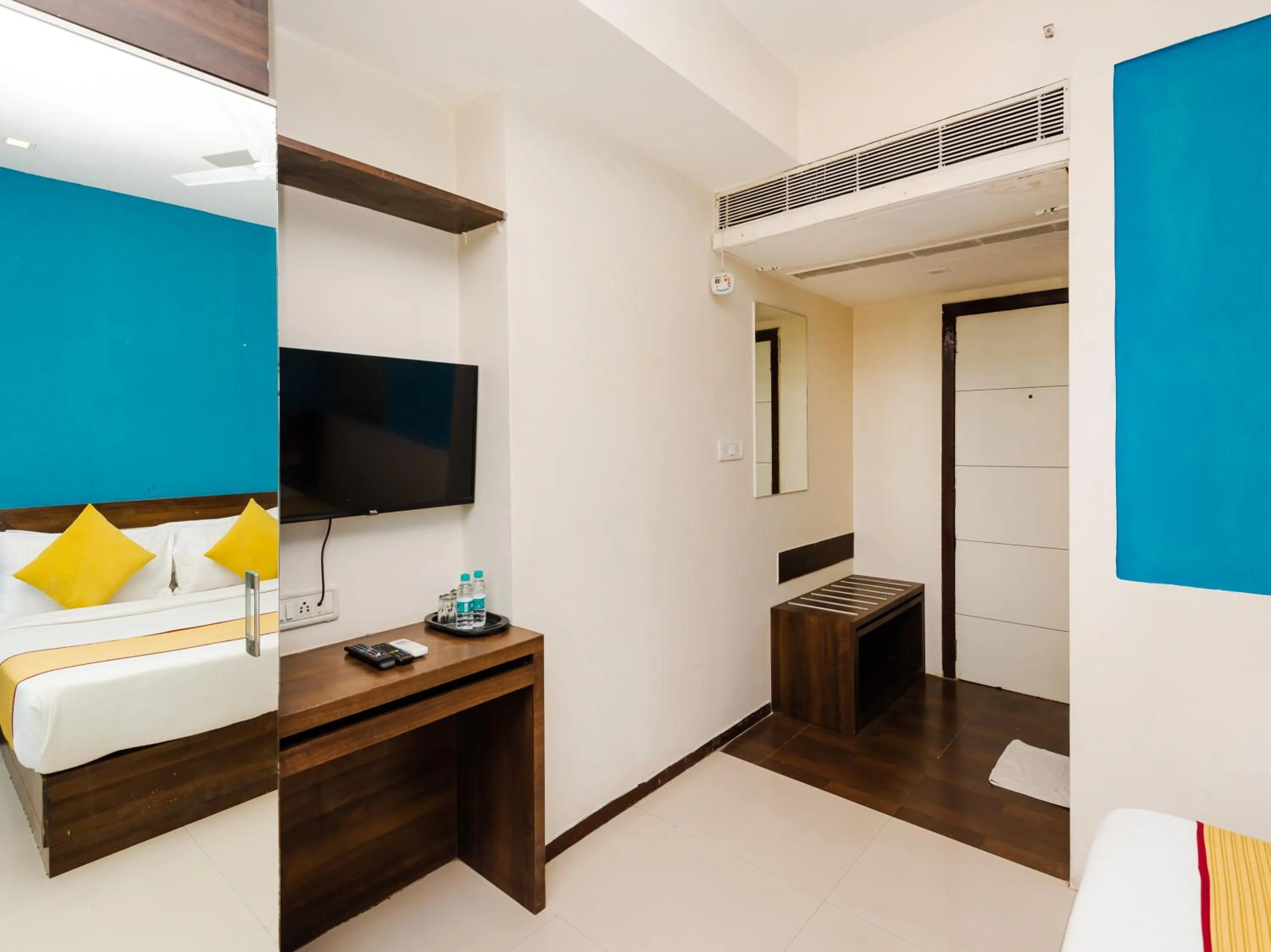 TV and multimedia, Bed in Hotel Aura - Near Malad Link Road