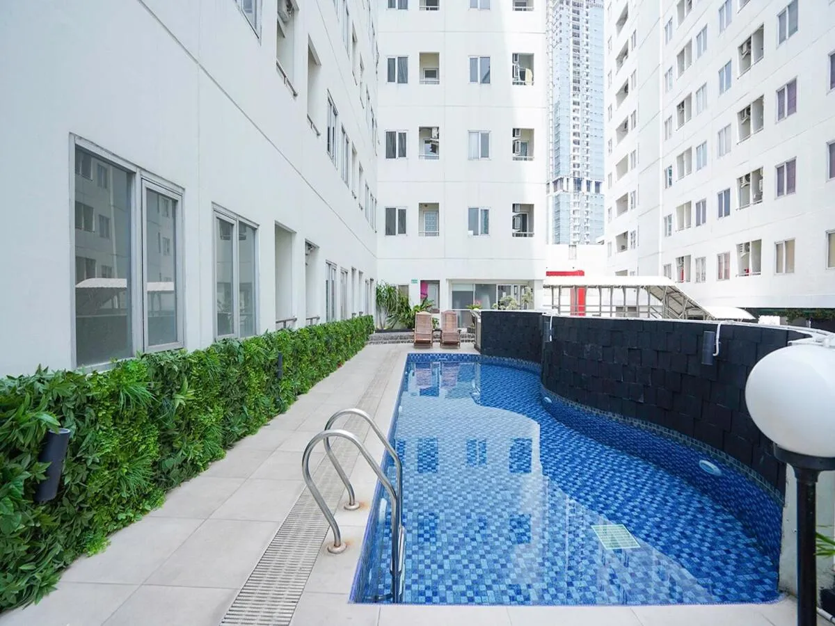 Swimming pool in Capital O 91962 Pavilion Permata Surabaya