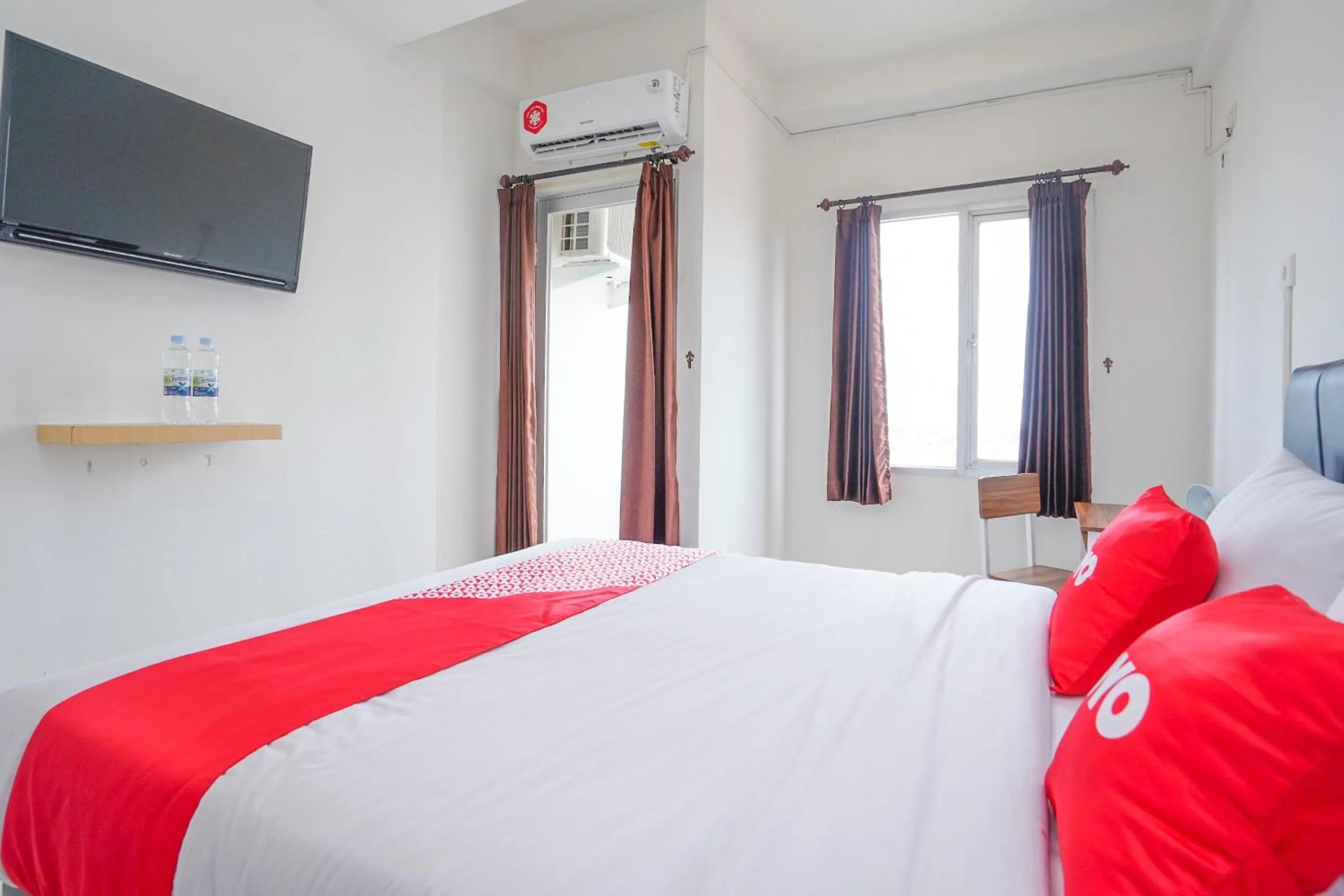 Bedroom, Bed in Capital O 91962 Pavilion Permata Surabaya