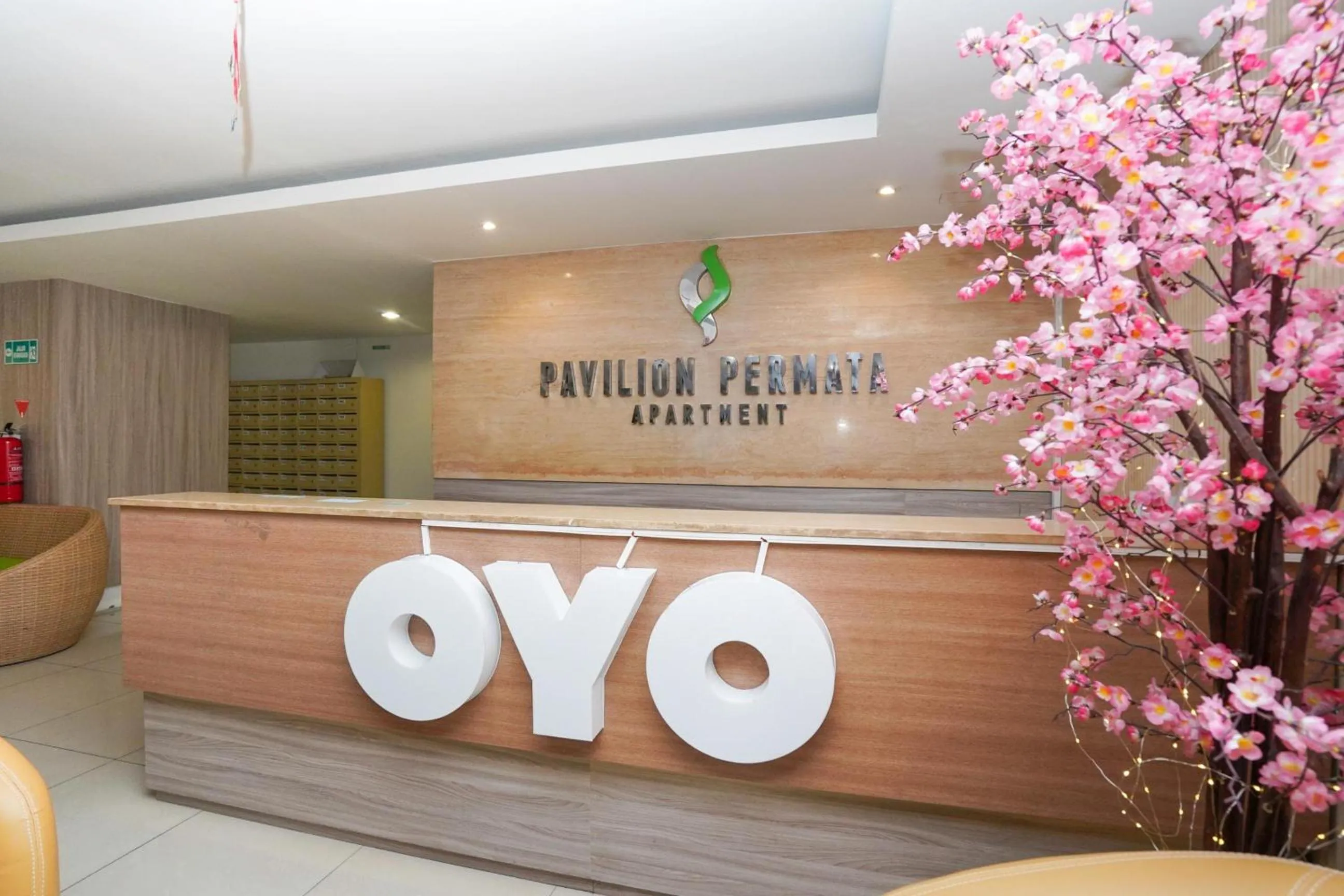 Lobby or reception in Capital O 91962 Pavilion Permata Surabaya