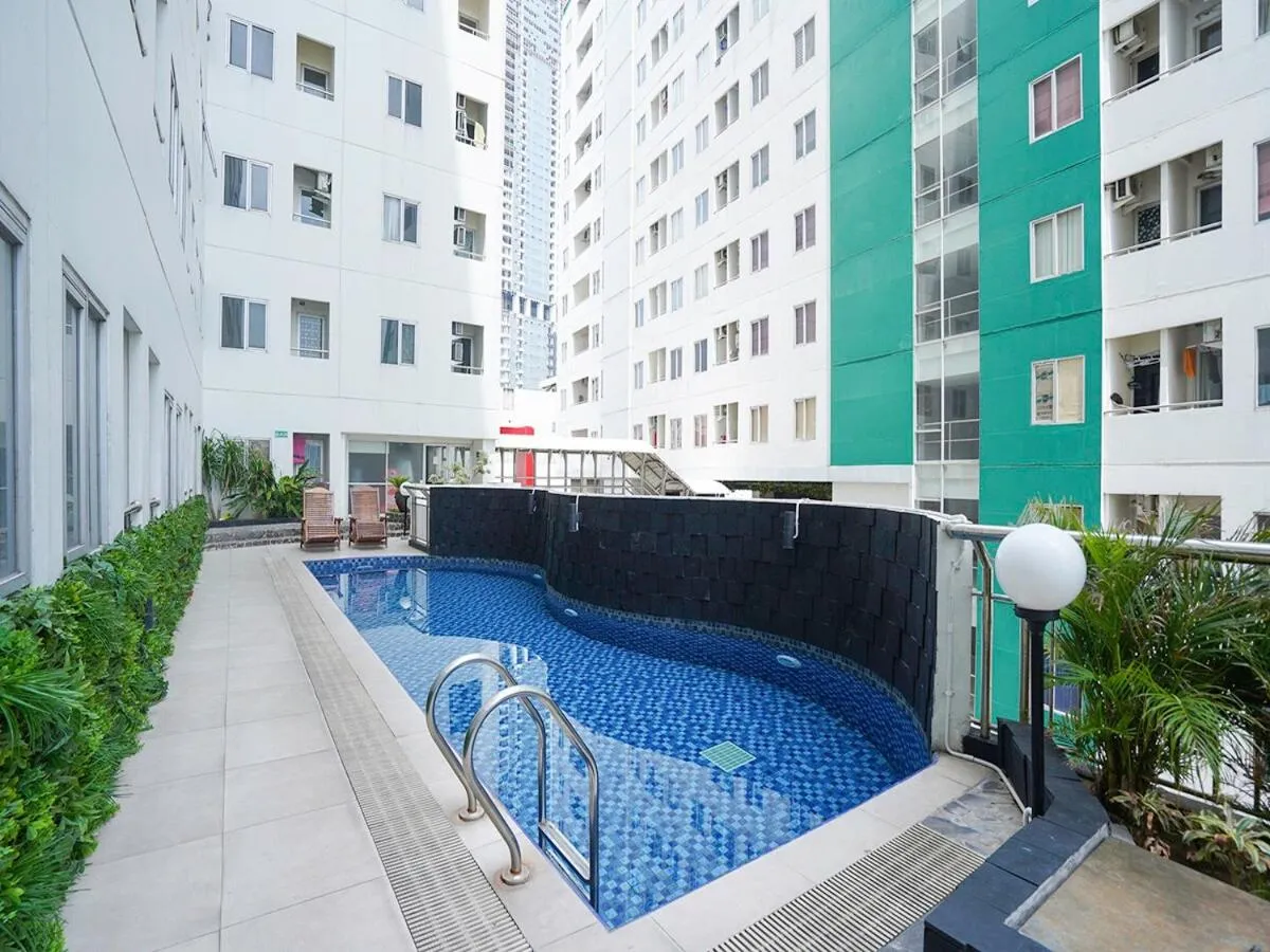 Swimming pool in Capital O 91962 Pavilion Permata Surabaya