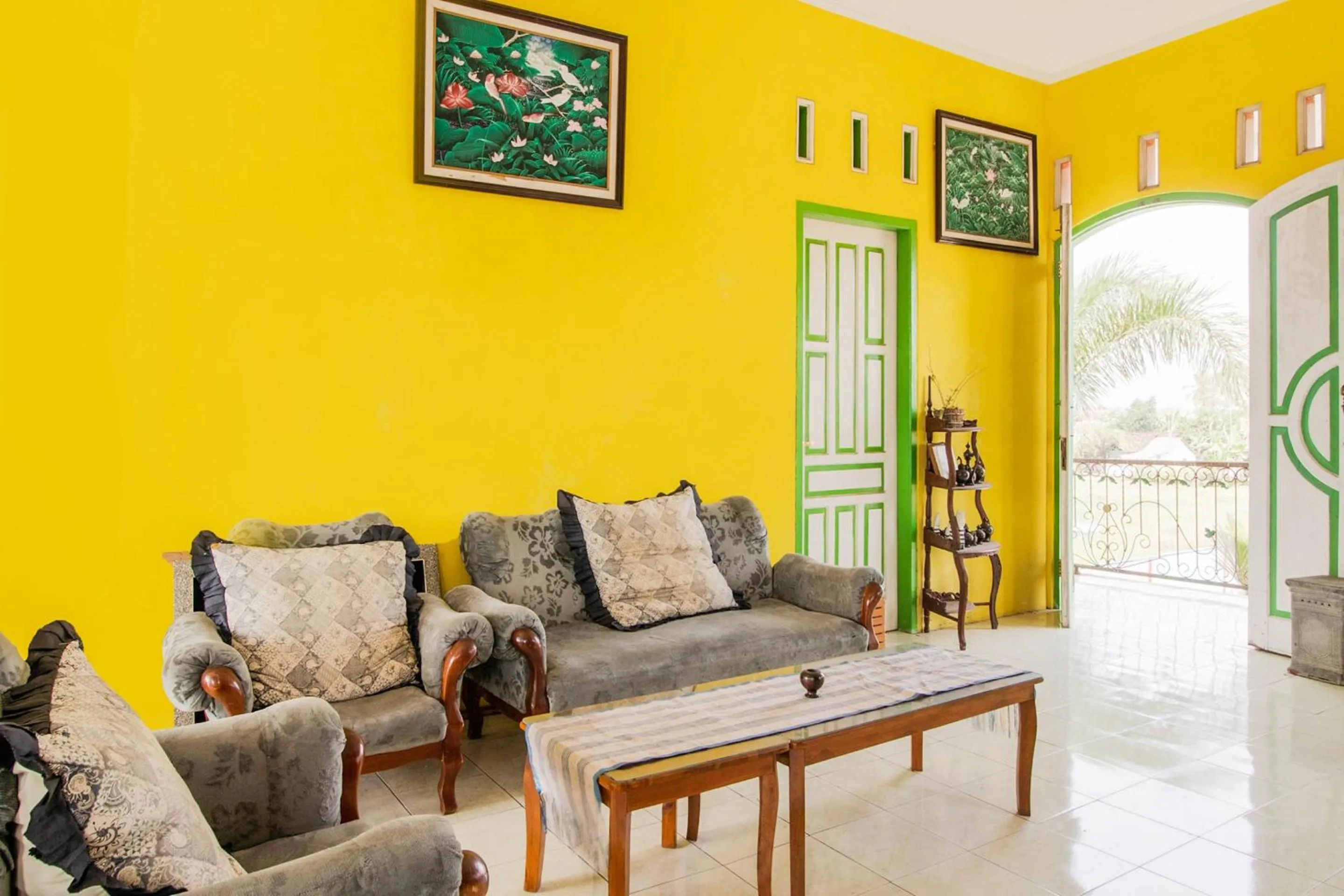 Lobby or reception in Hotel O Villa Tirta Melati Syariah