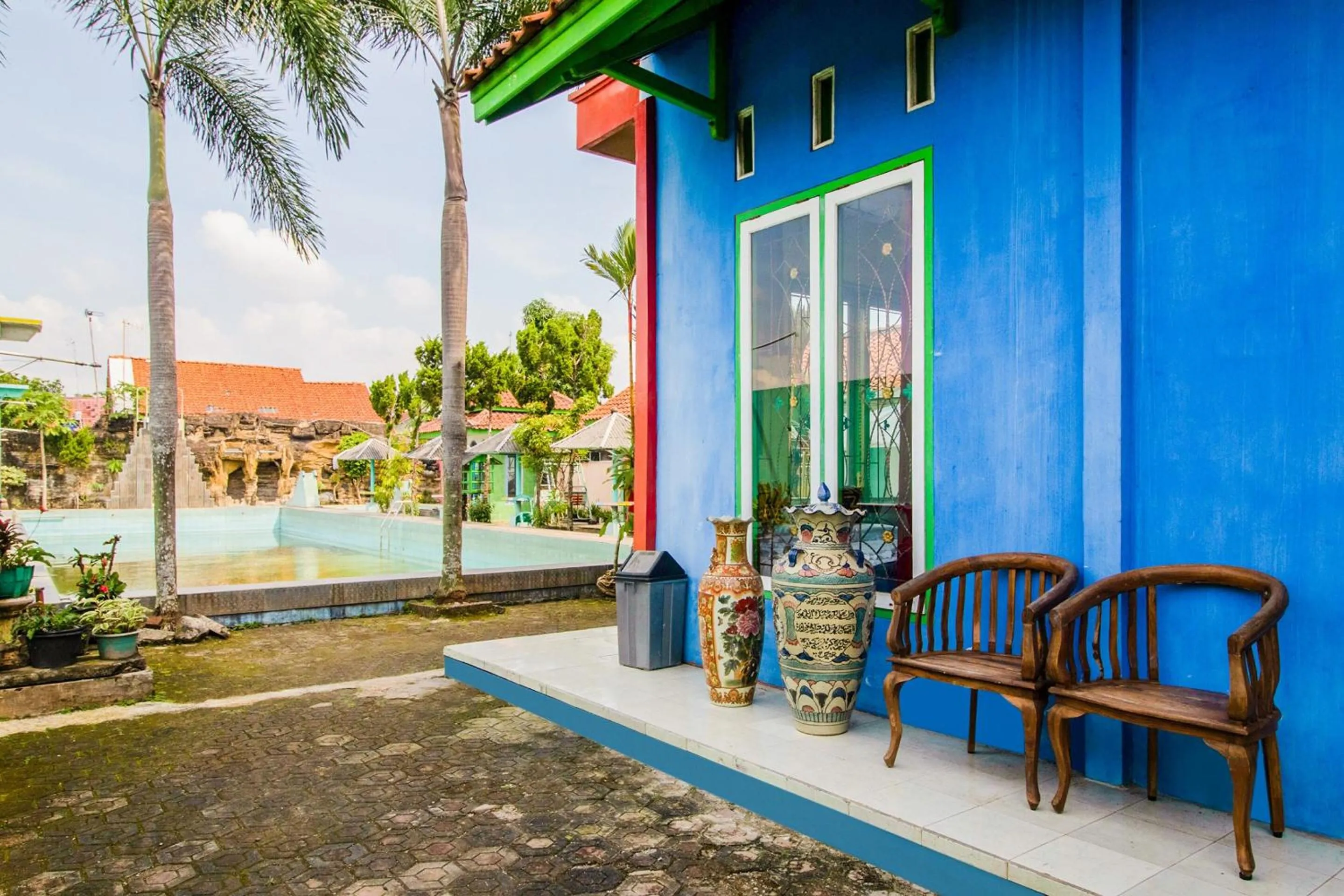 Facade/entrance in Hotel O Villa Tirta Melati Syariah