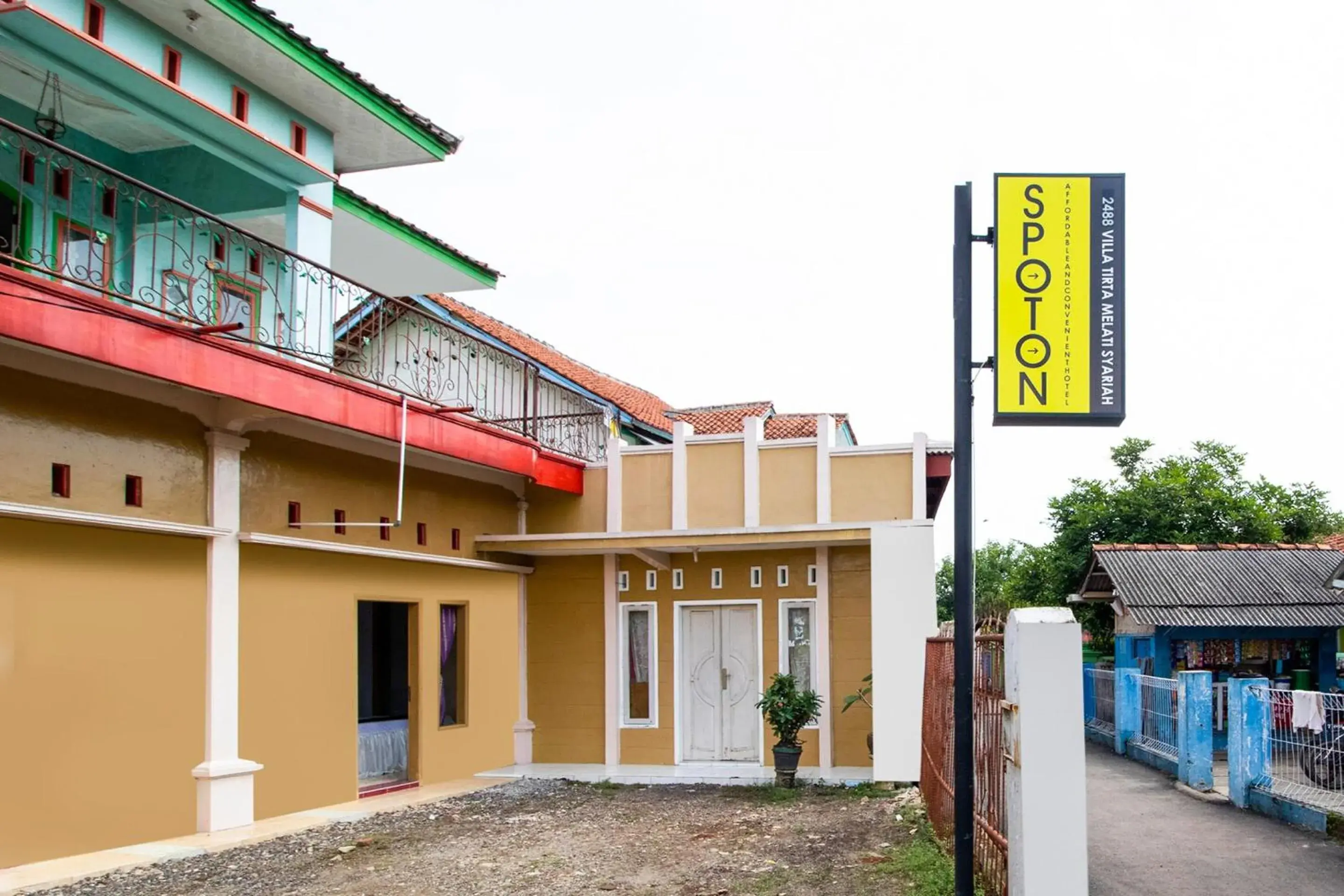 Facade/entrance in Hotel O Villa Tirta Melati Syariah Facade/entrance in Hotel O Villa Tirta Melati Syariah
