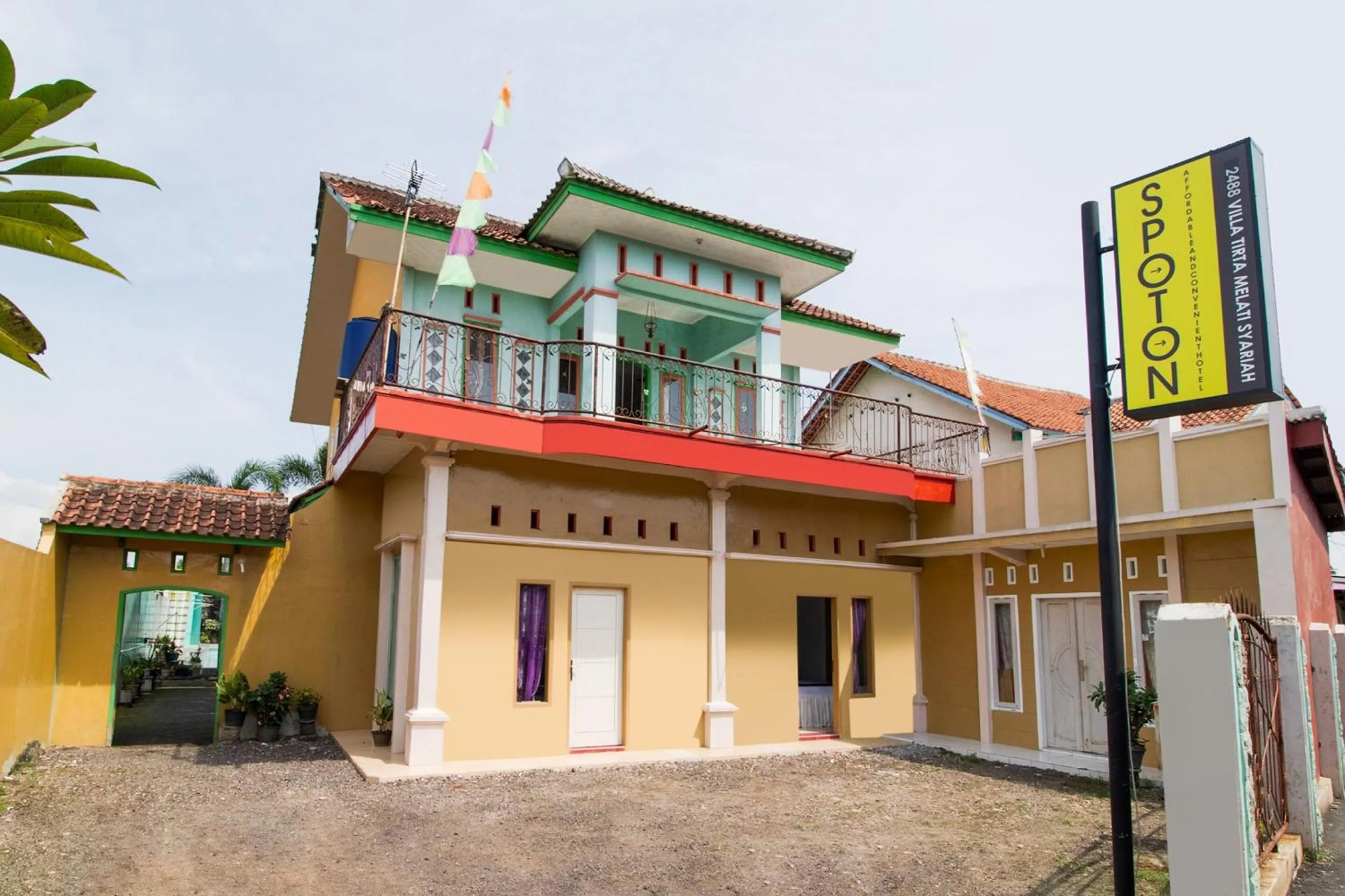 Facade/entrance in Hotel O Villa Tirta Melati Syariah