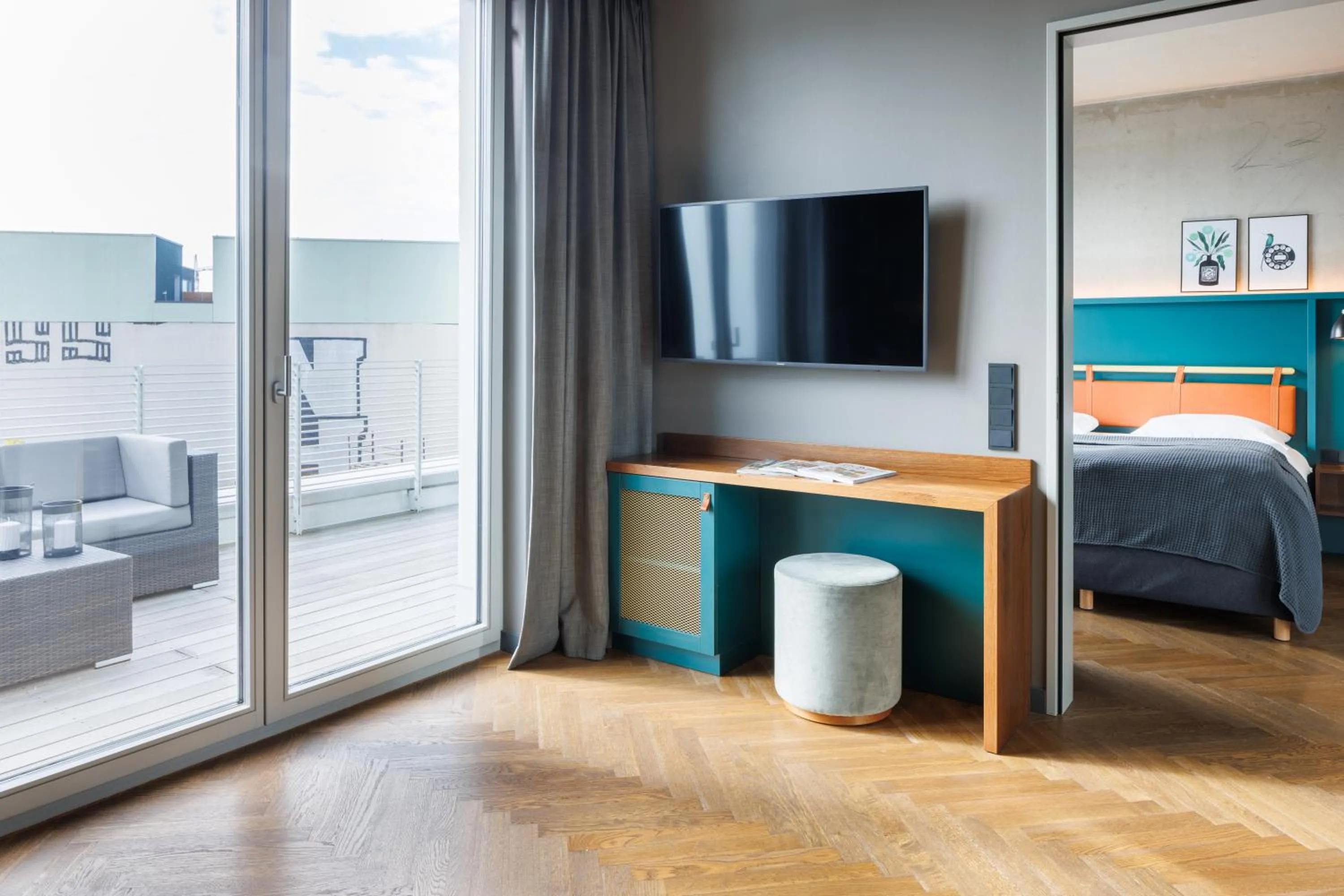 TV and multimedia, Bed in Downtown Apartments Mitte-Wedding