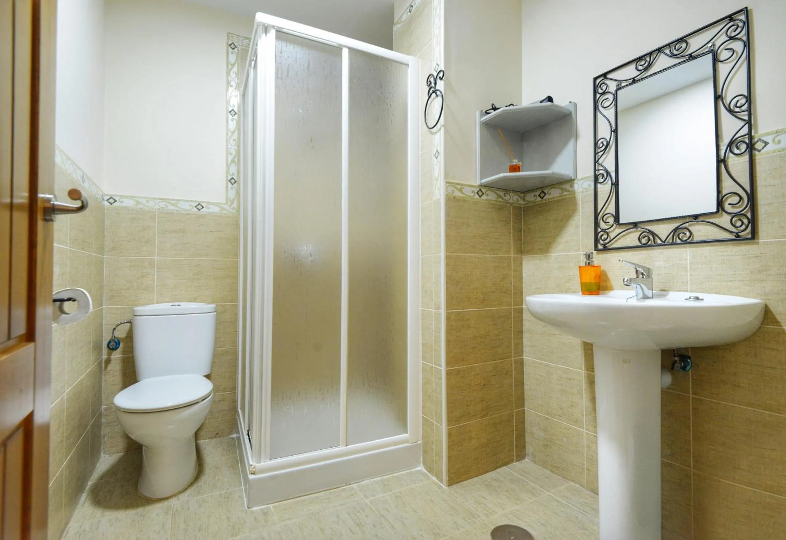 Shower in Apartamentos Rurales La Vera