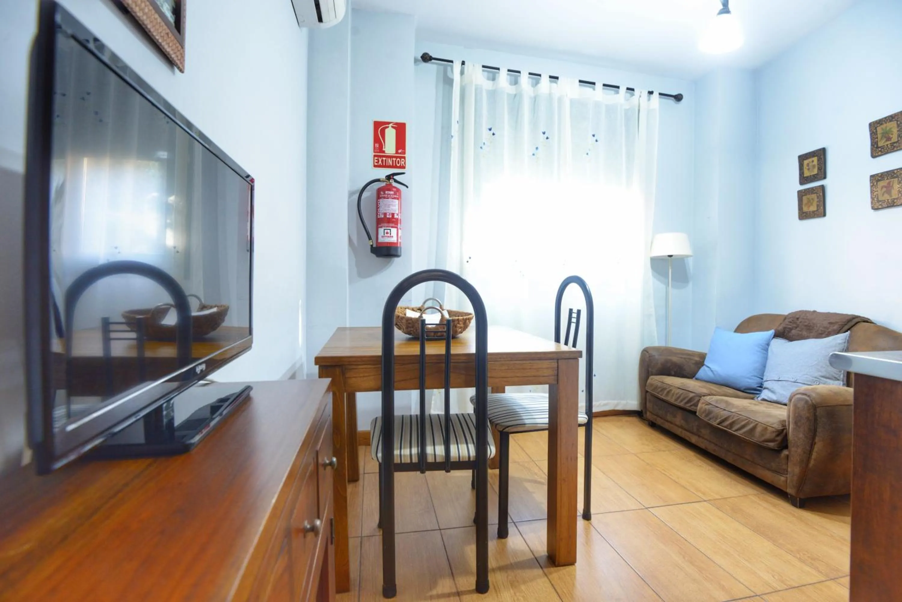 Communal lounge/ TV room in Apartamentos Rurales La Vera