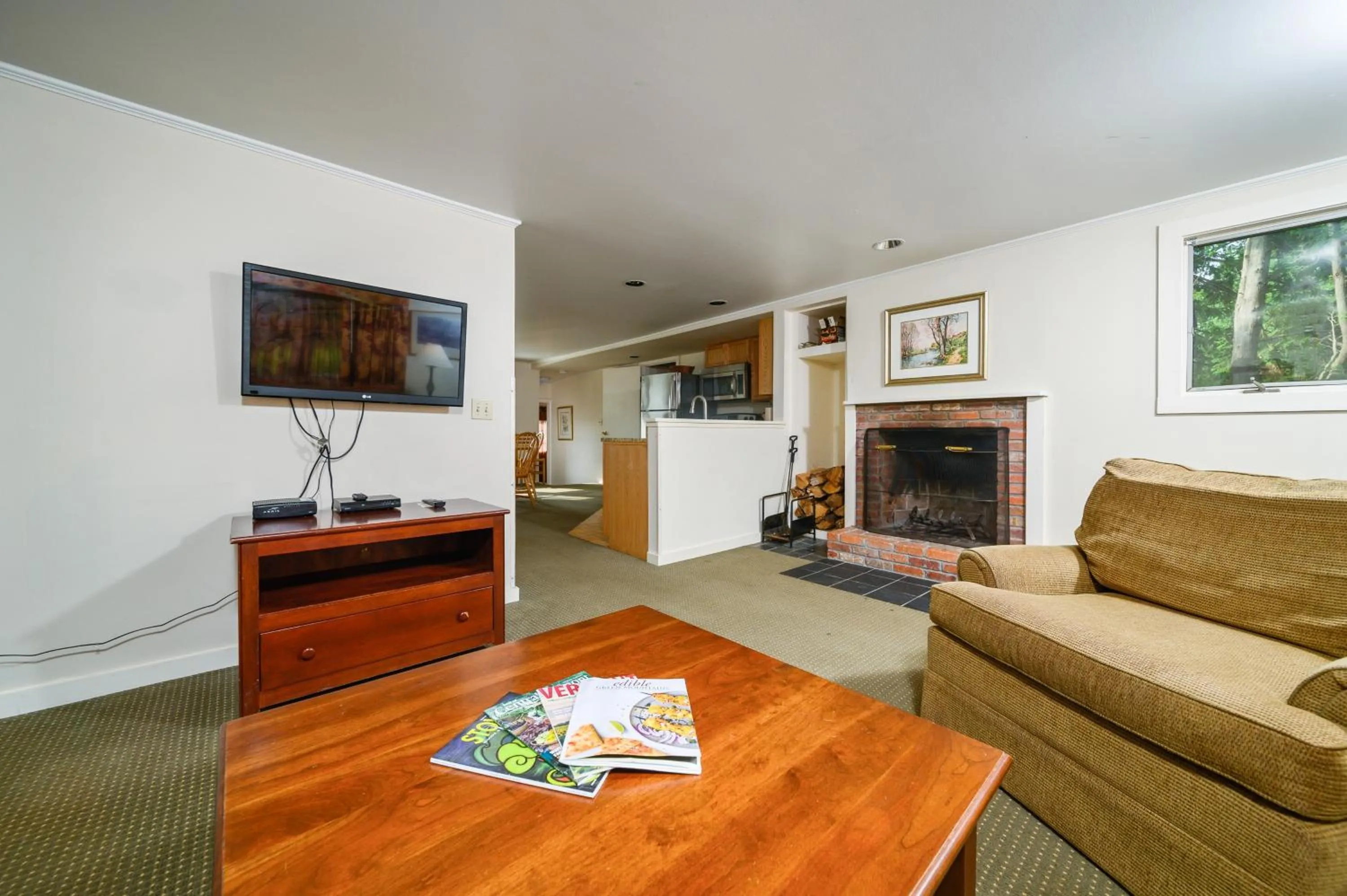 TV and multimedia in Stoweflake Mountain Resort & Spa