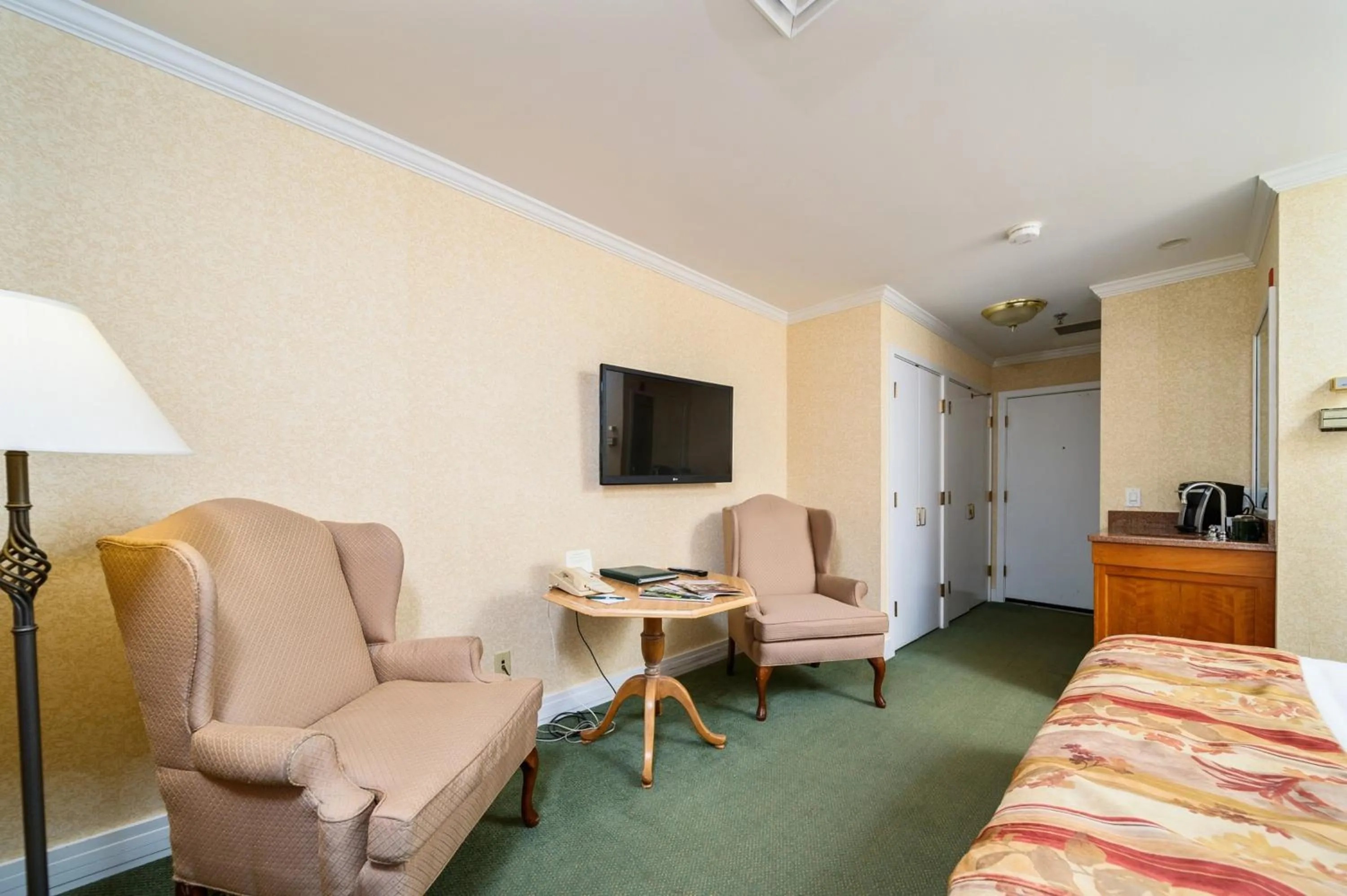 TV and multimedia, Bed in Stoweflake Mountain Resort & Spa