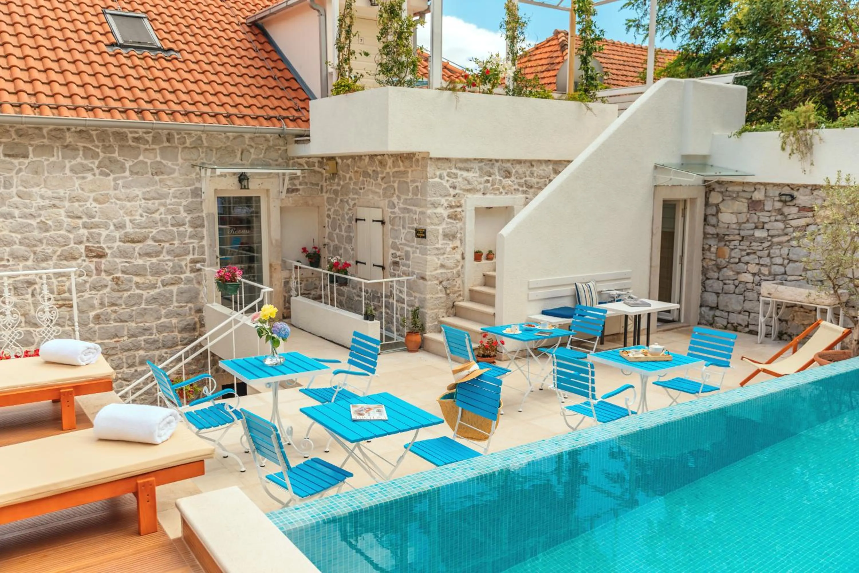 Swimming pool in Boutique Hotel Blanc & Bleu - Capitano