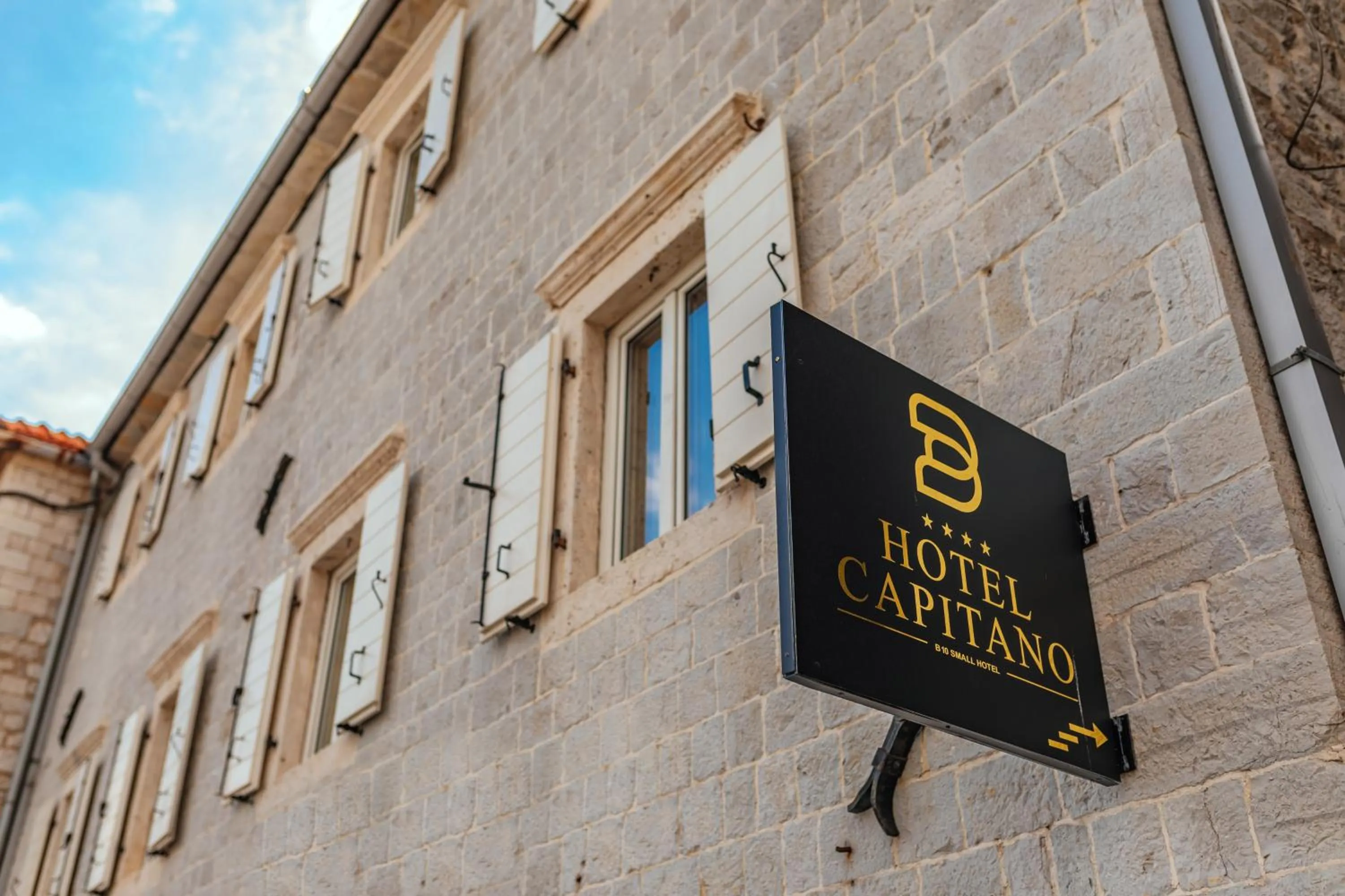 Property building in Boutique Hotel Blanc & Bleu - Capitano