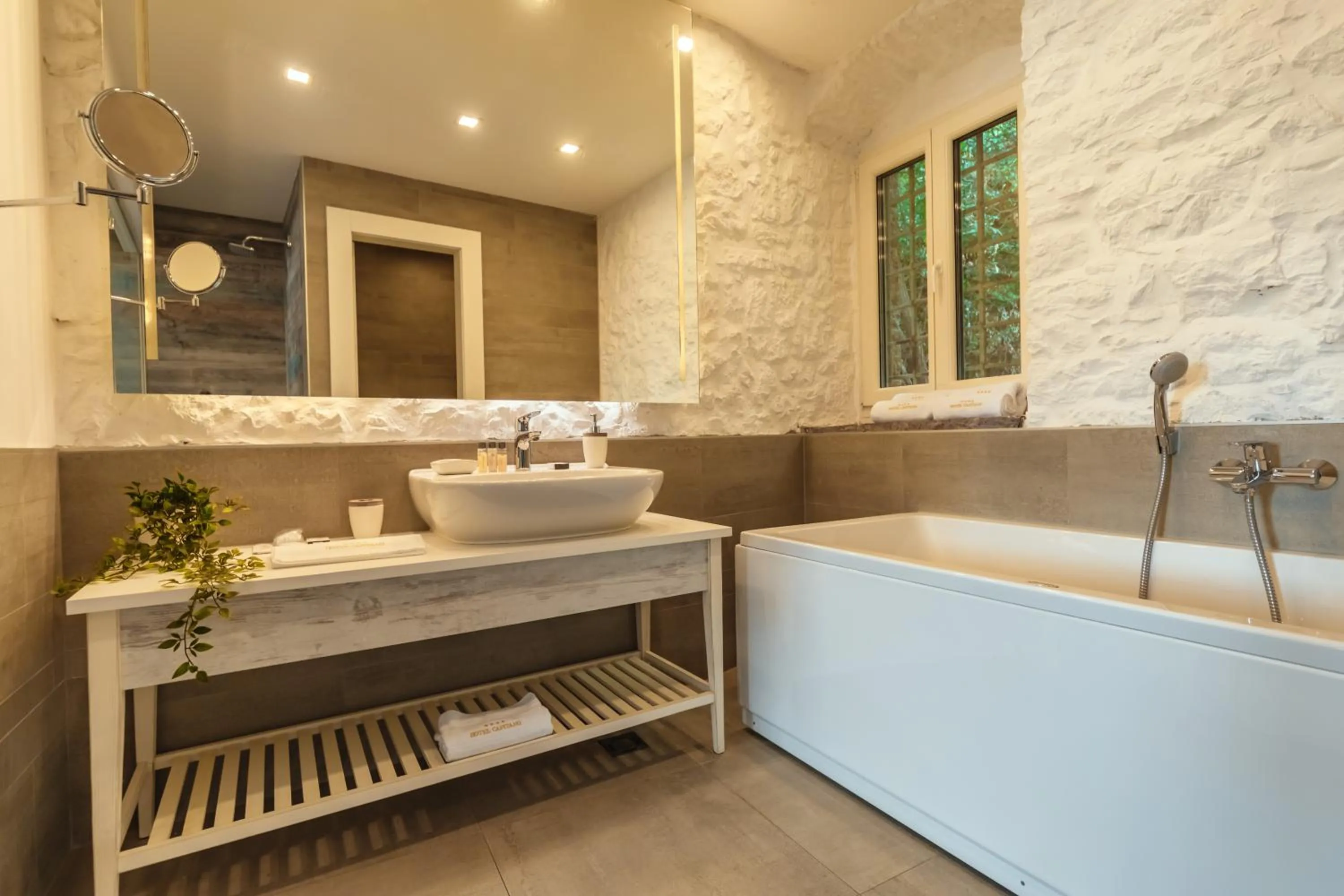 Hot Tub in Boutique Hotel Blanc & Bleu - Capitano