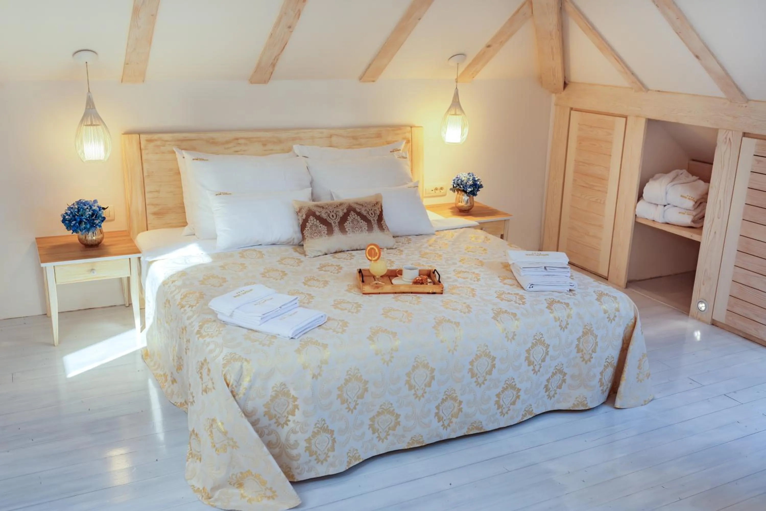 Bed in Boutique Hotel Blanc & Bleu - Capitano