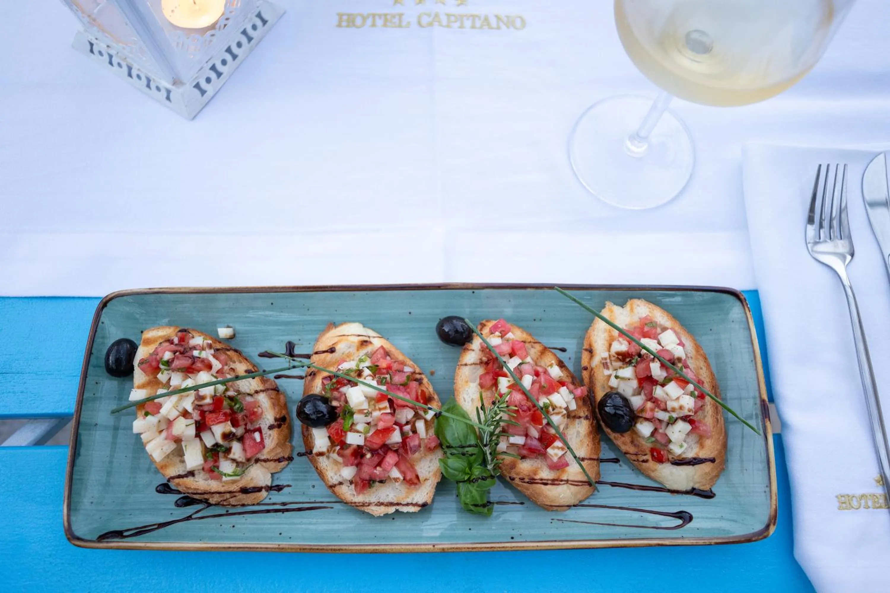 Restaurant/places to eat in Boutique Hotel Blanc & Bleu - Capitano