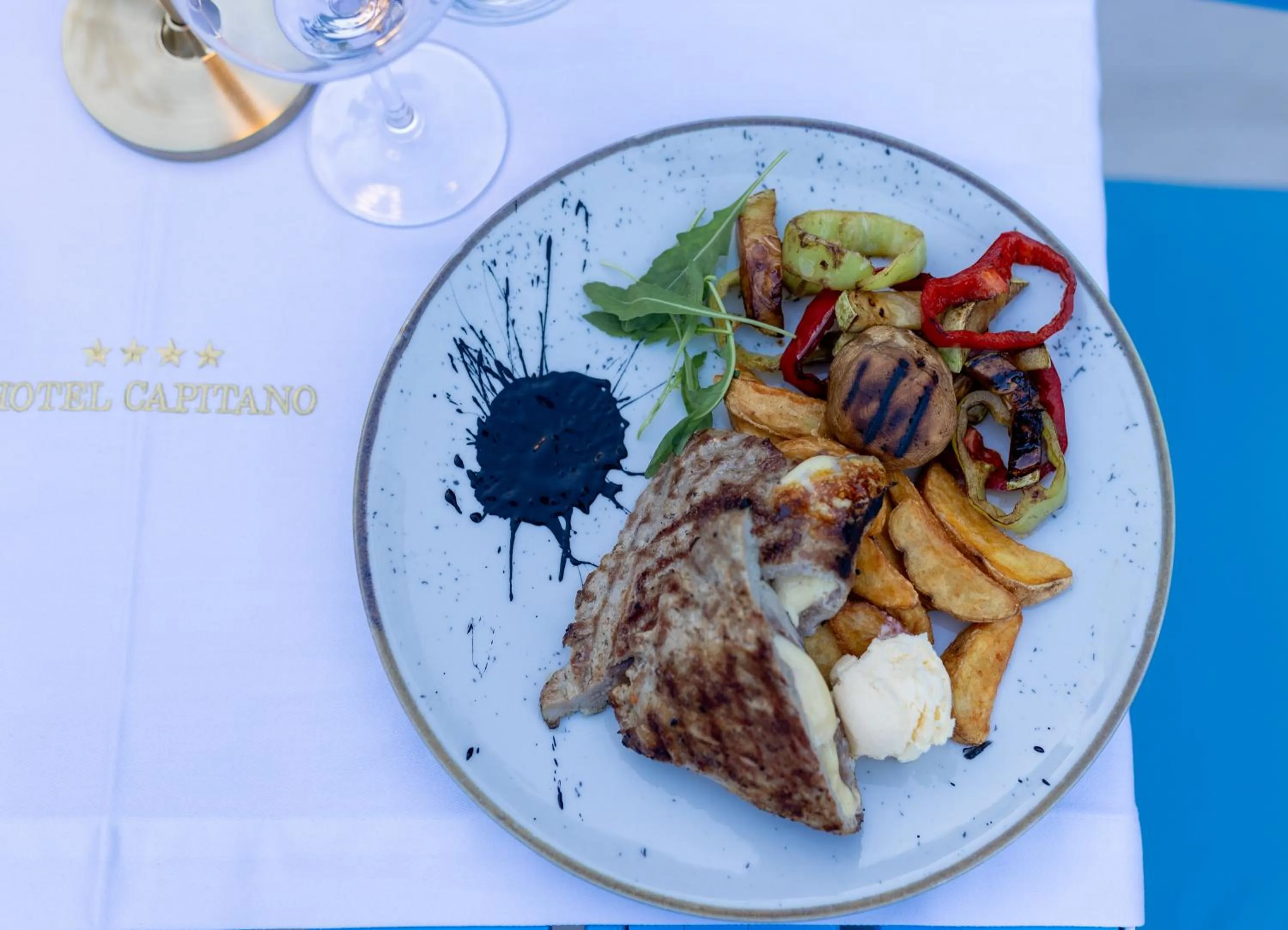 Restaurant/places to eat in Boutique Hotel Blanc & Bleu - Capitano