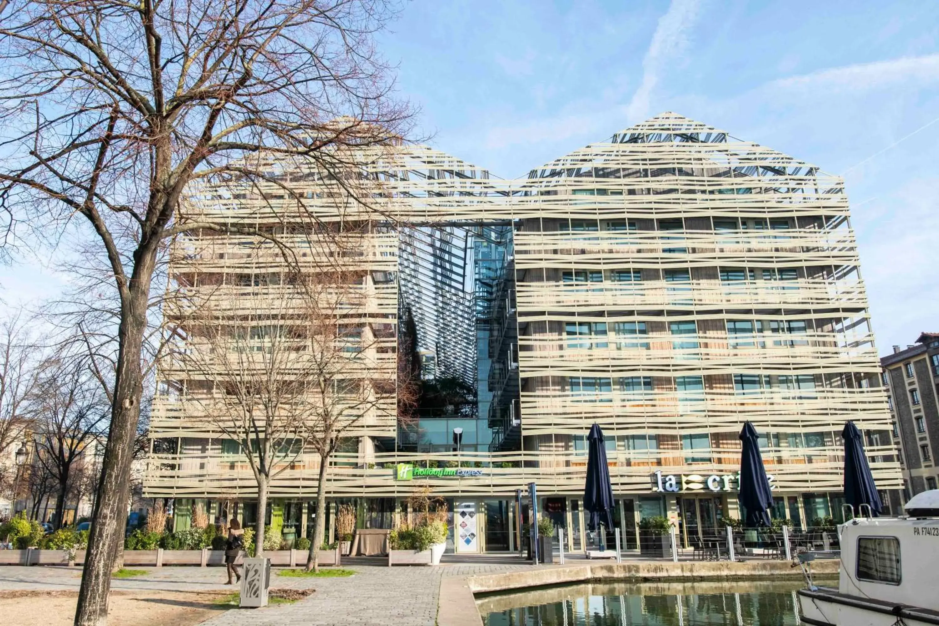 Property building in Holiday Inn Express Paris-Canal De La Villette by IHG Property building in Holiday Inn Express Paris-Canal De La Villette by IHG