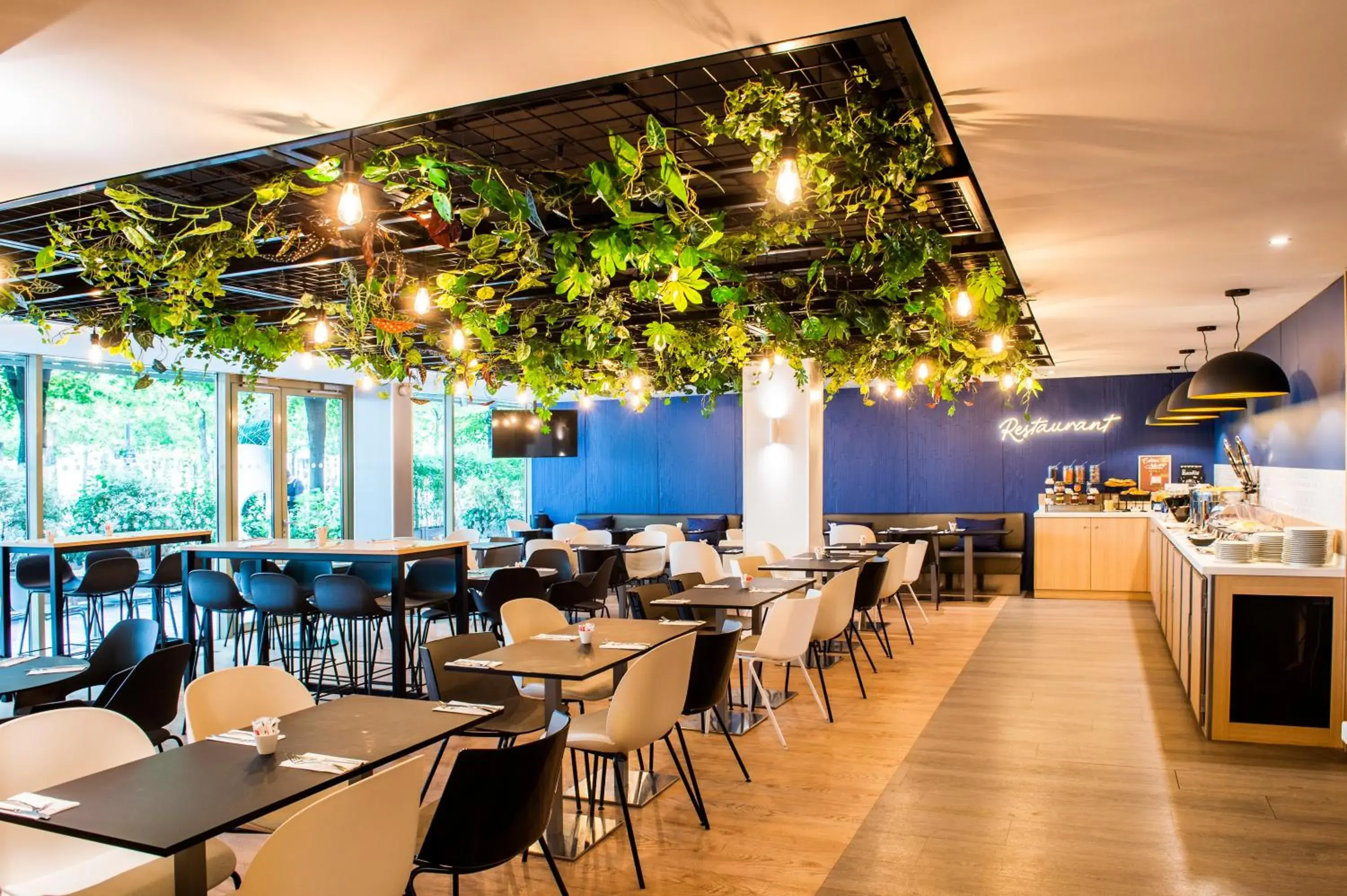 Restaurant/places to eat in Holiday Inn Express Paris-Canal De La Villette by IHG Restaurant/places to eat in Holiday Inn Express Paris-Canal De La Villette by IHG