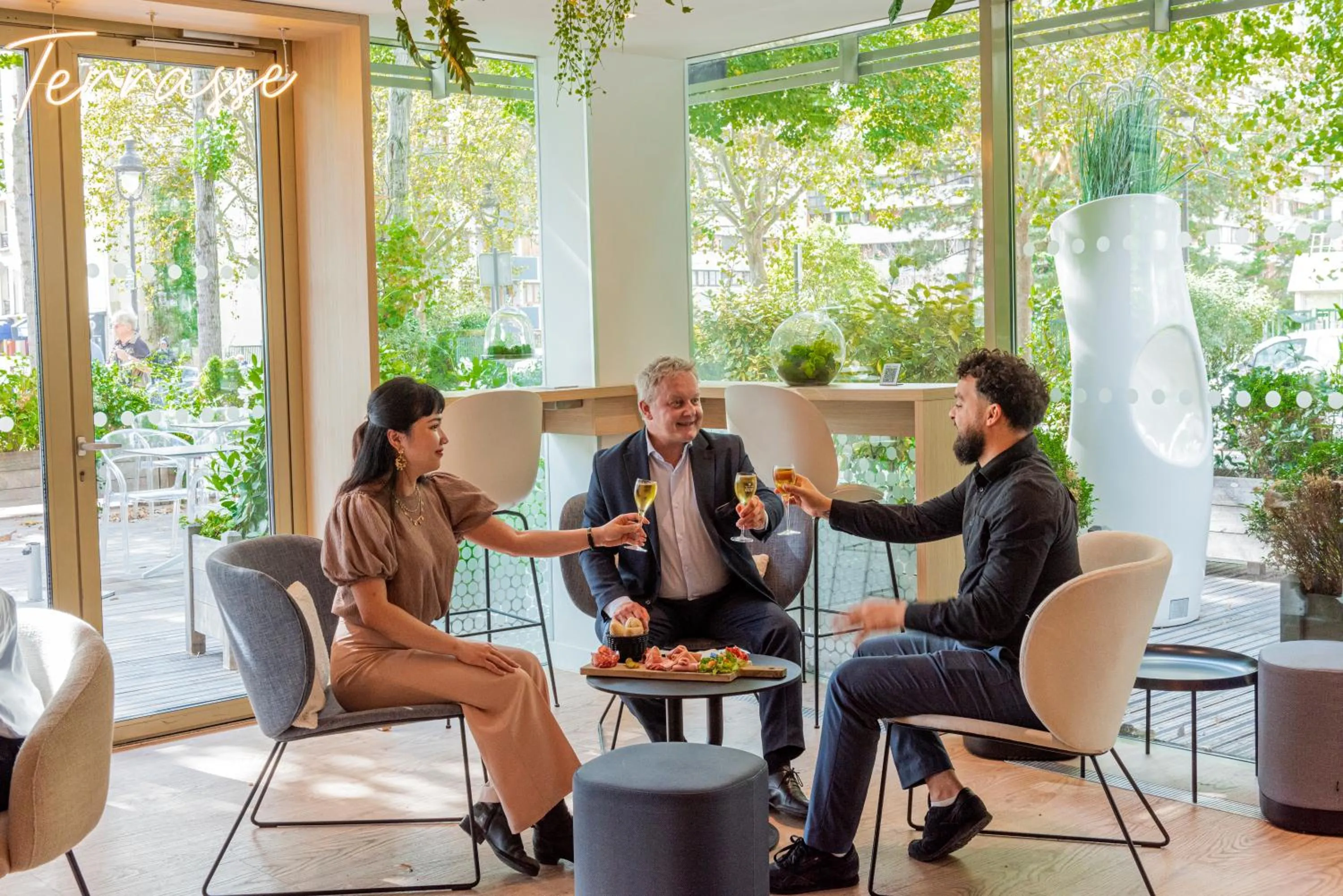 Lounge or bar in Holiday Inn Express Paris-Canal De La Villette by IHG