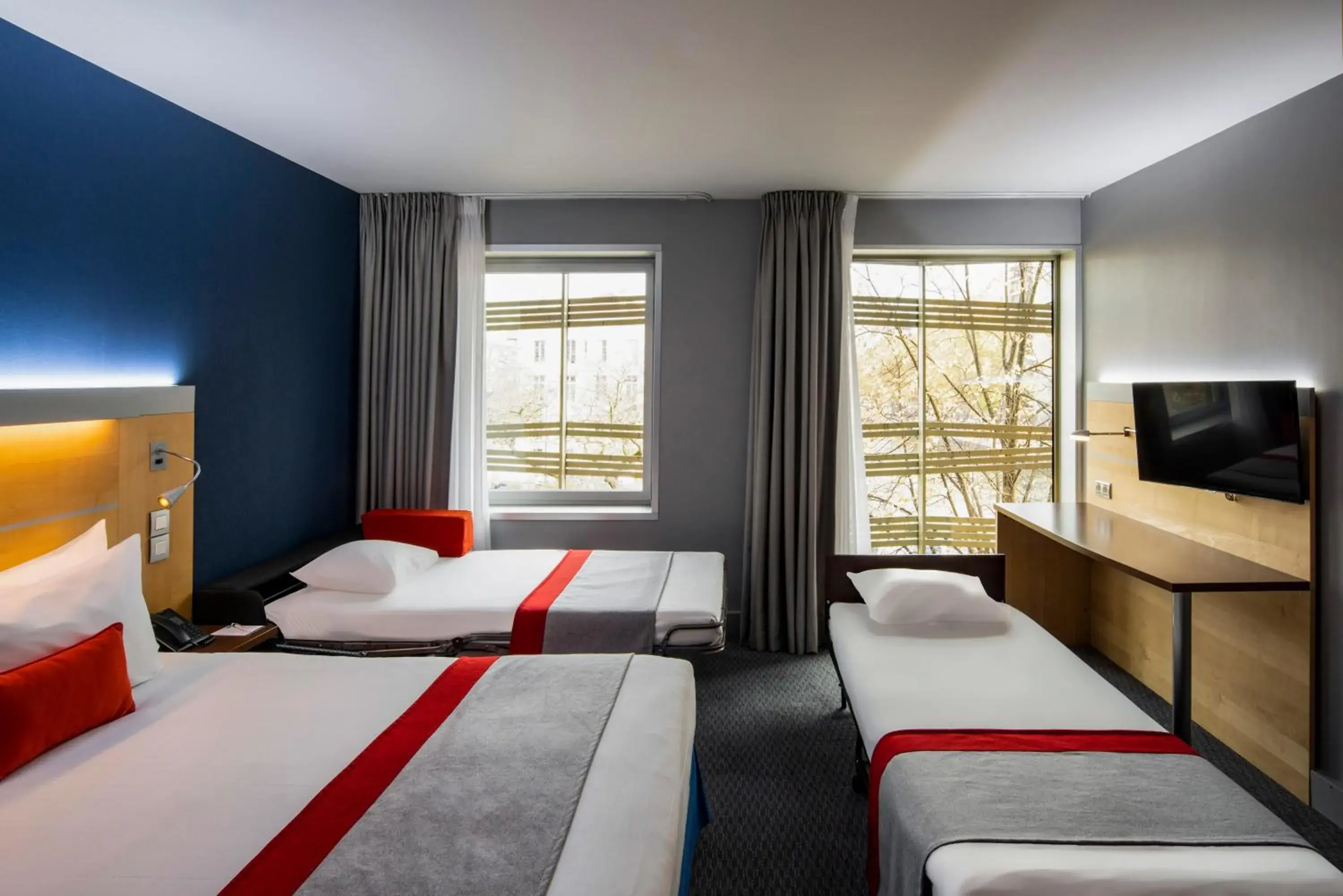 Bed in Holiday Inn Express Paris-Canal De La Villette by IHG Bed in Holiday Inn Express Paris-Canal De La Villette by IHG