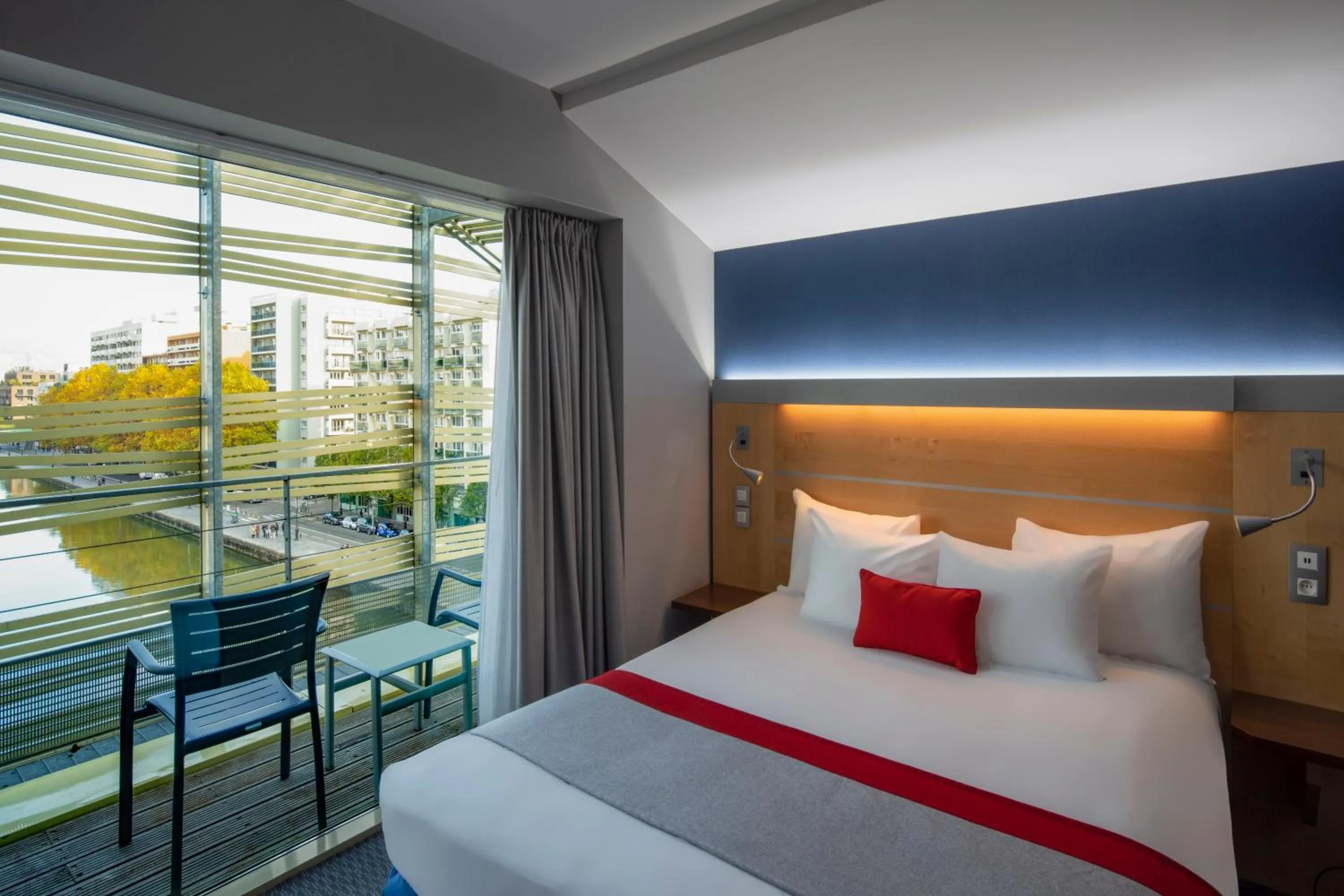 Photo of the whole room, Bed in Holiday Inn Express Paris-Canal De La Villette by IHG