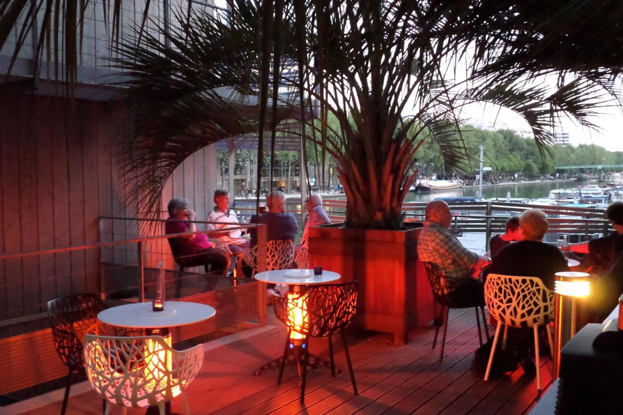 Lounge or bar in Holiday Inn Express Paris-Canal De La Villette by IHG