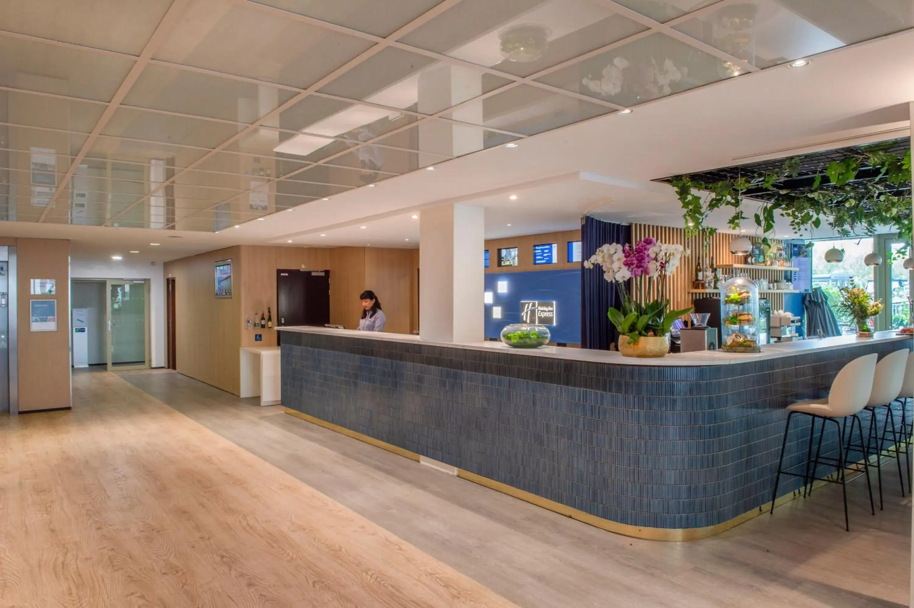 Property building in Holiday Inn Express Paris-Canal De La Villette by IHG Property building in Holiday Inn Express Paris-Canal De La Villette by IHG