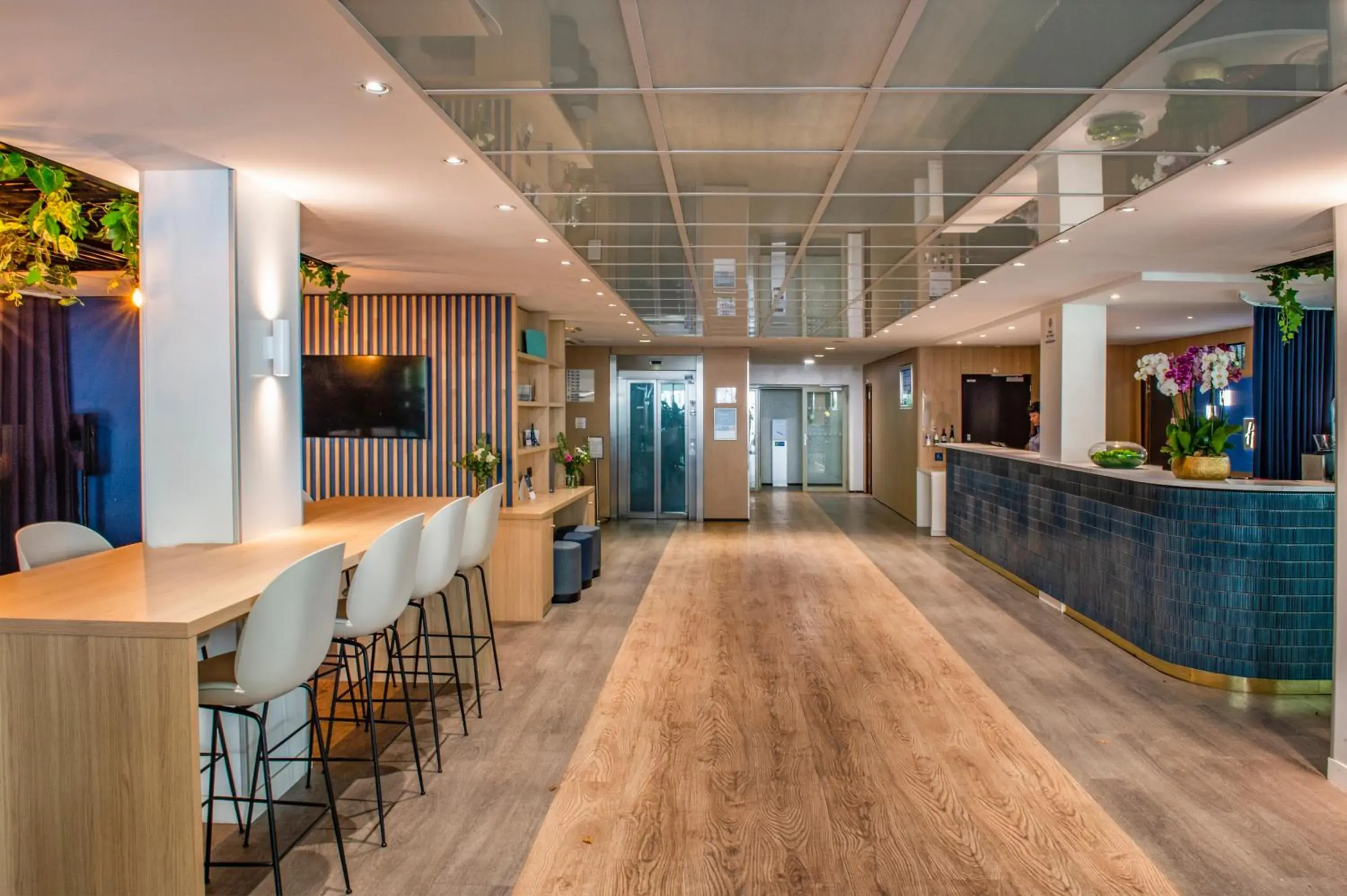 Lobby or reception in Holiday Inn Express Paris-Canal De La Villette by IHG Lobby or reception in Holiday Inn Express Paris-Canal De La Villette by IHG