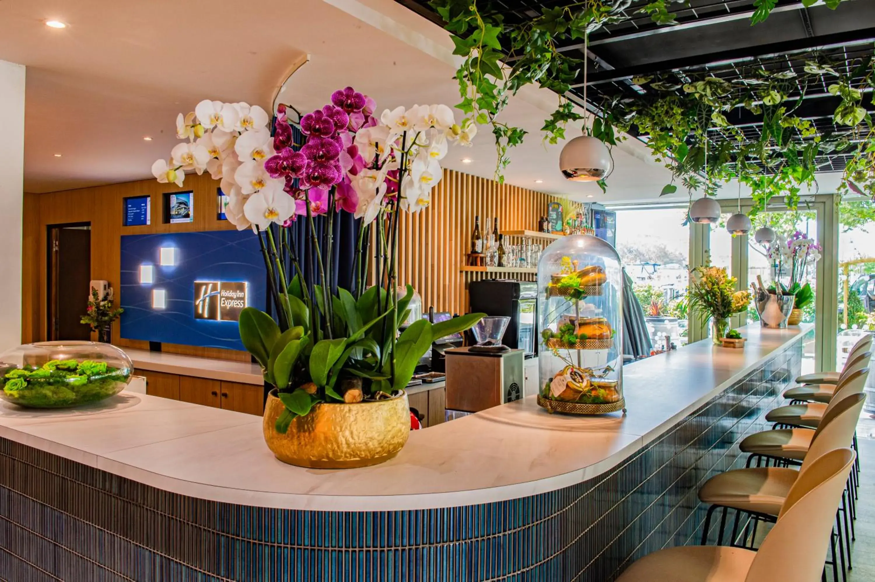 Lobby or reception in Holiday Inn Express Paris-Canal De La Villette by IHG Lobby or reception in Holiday Inn Express Paris-Canal De La Villette by IHG