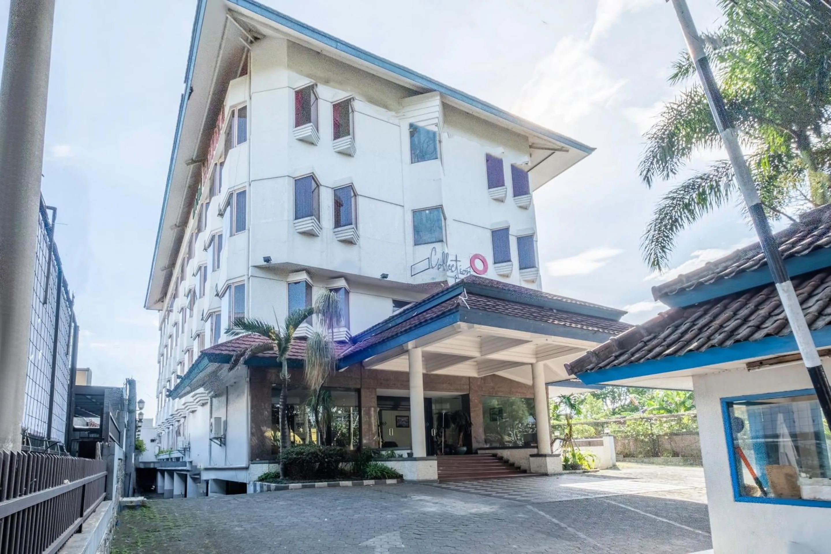Facade/entrance in Collection O 25 Hotel Baltika