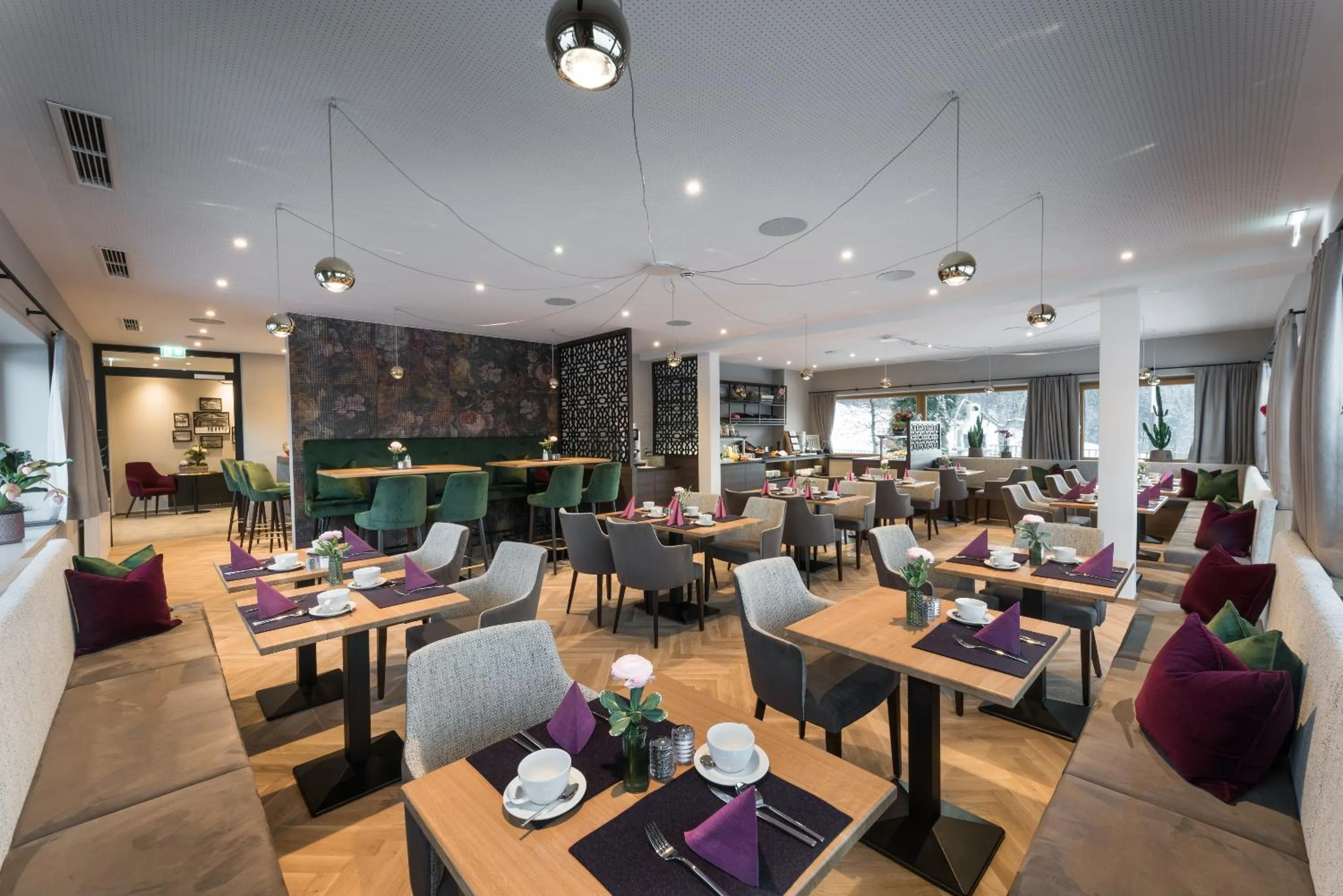 Restaurant/places to eat in Hotel Hennersberg