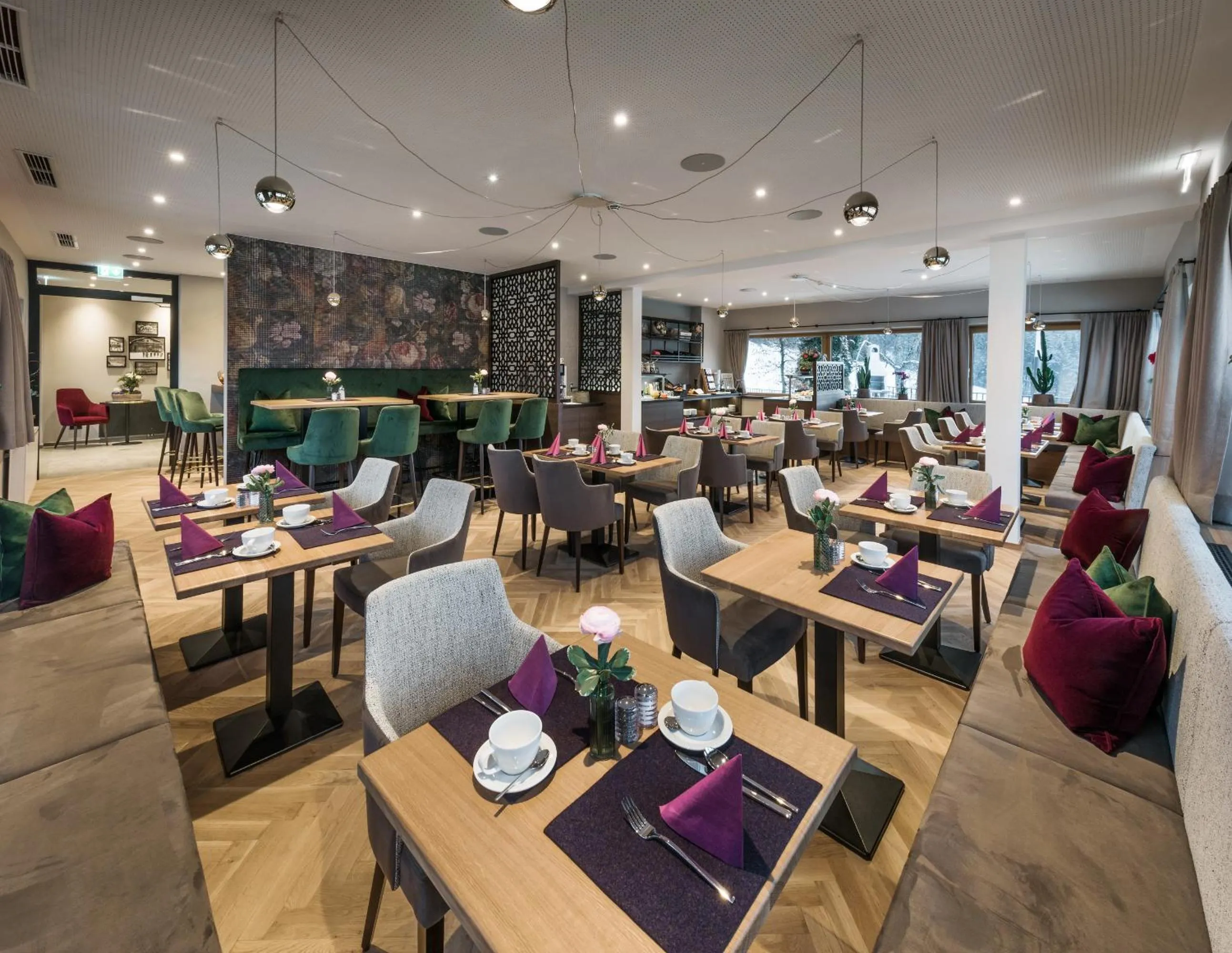 Restaurant/places to eat in Hotel Hennersberg