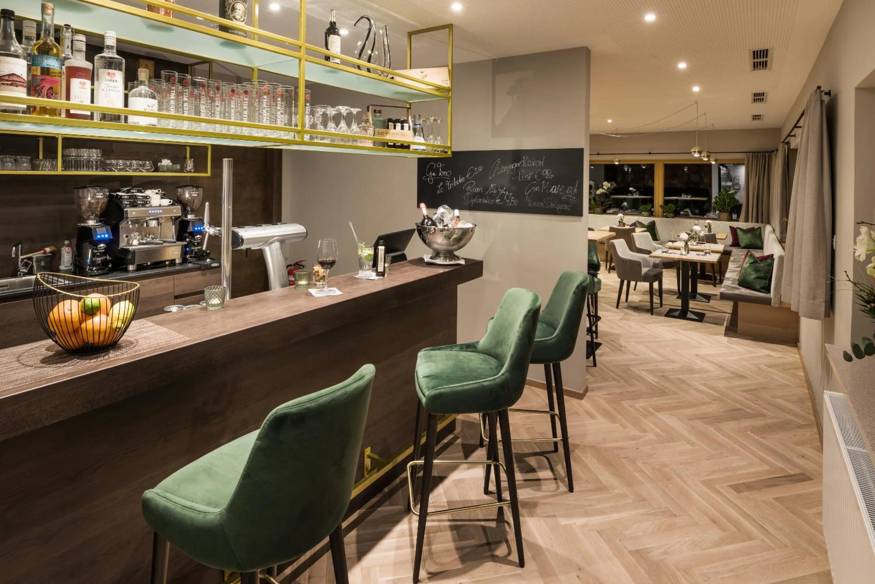 Lounge or bar in Hotel Hennersberg