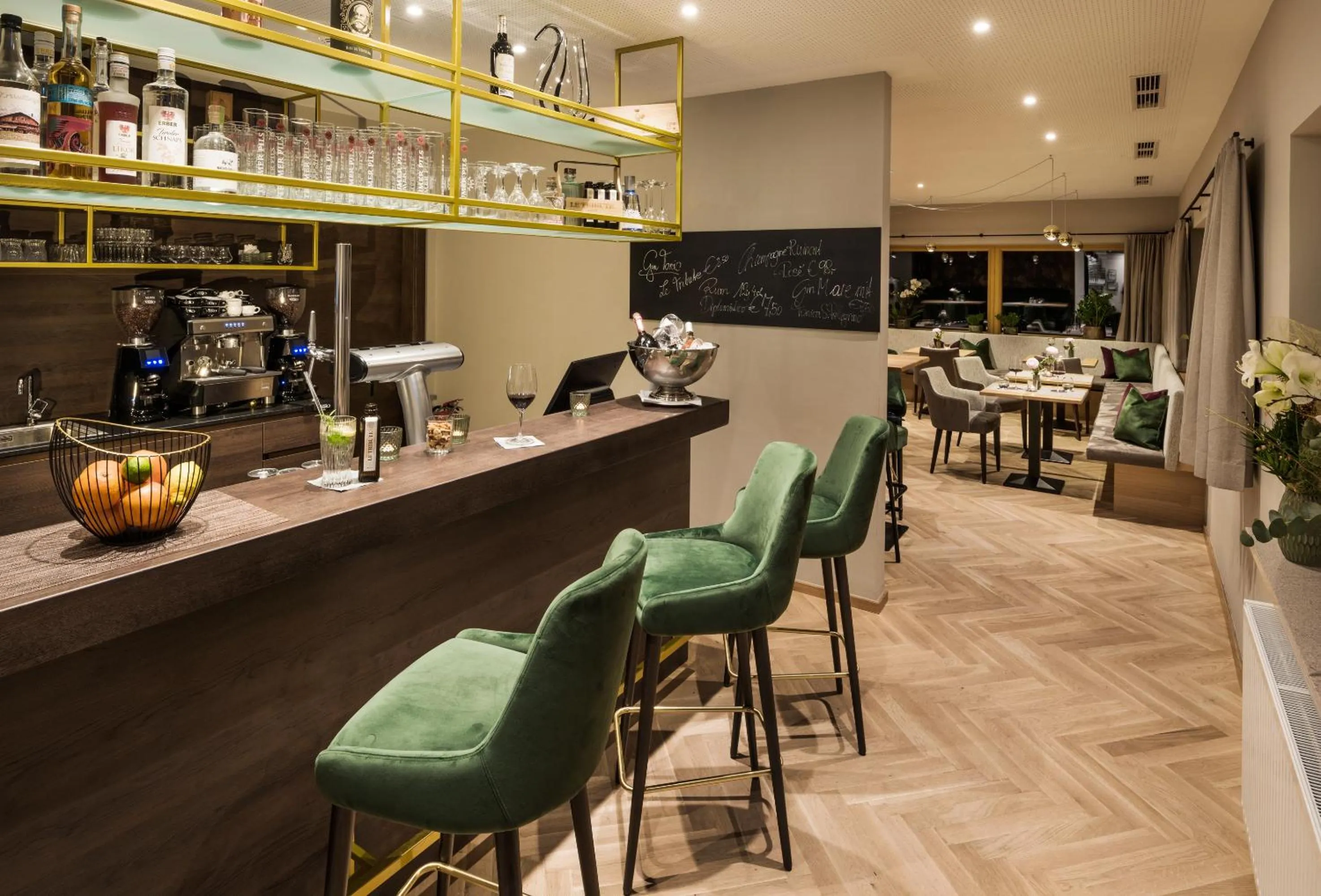 Lounge or bar in Hotel Hennersberg