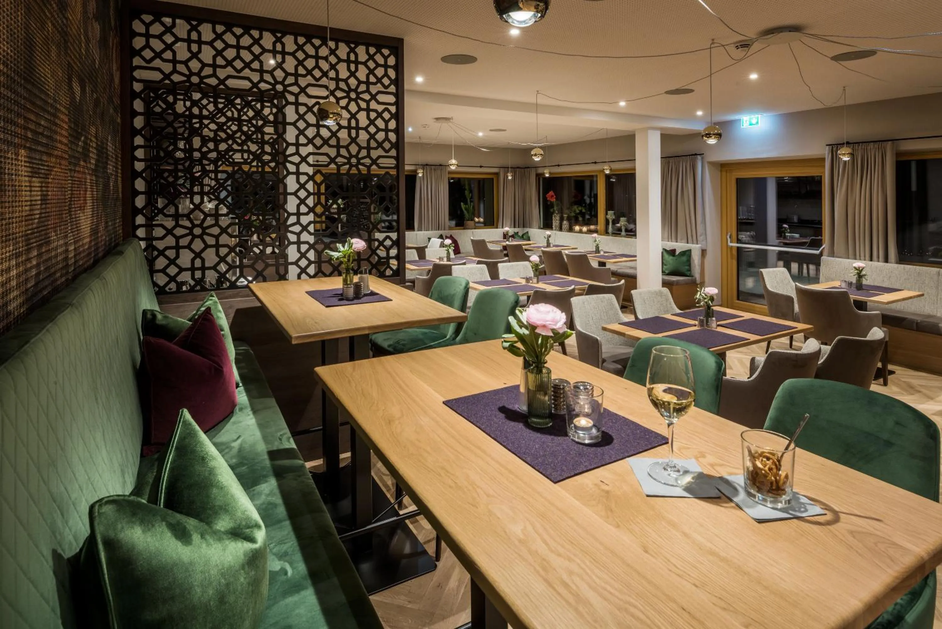 Restaurant/places to eat in Hotel Hennersberg