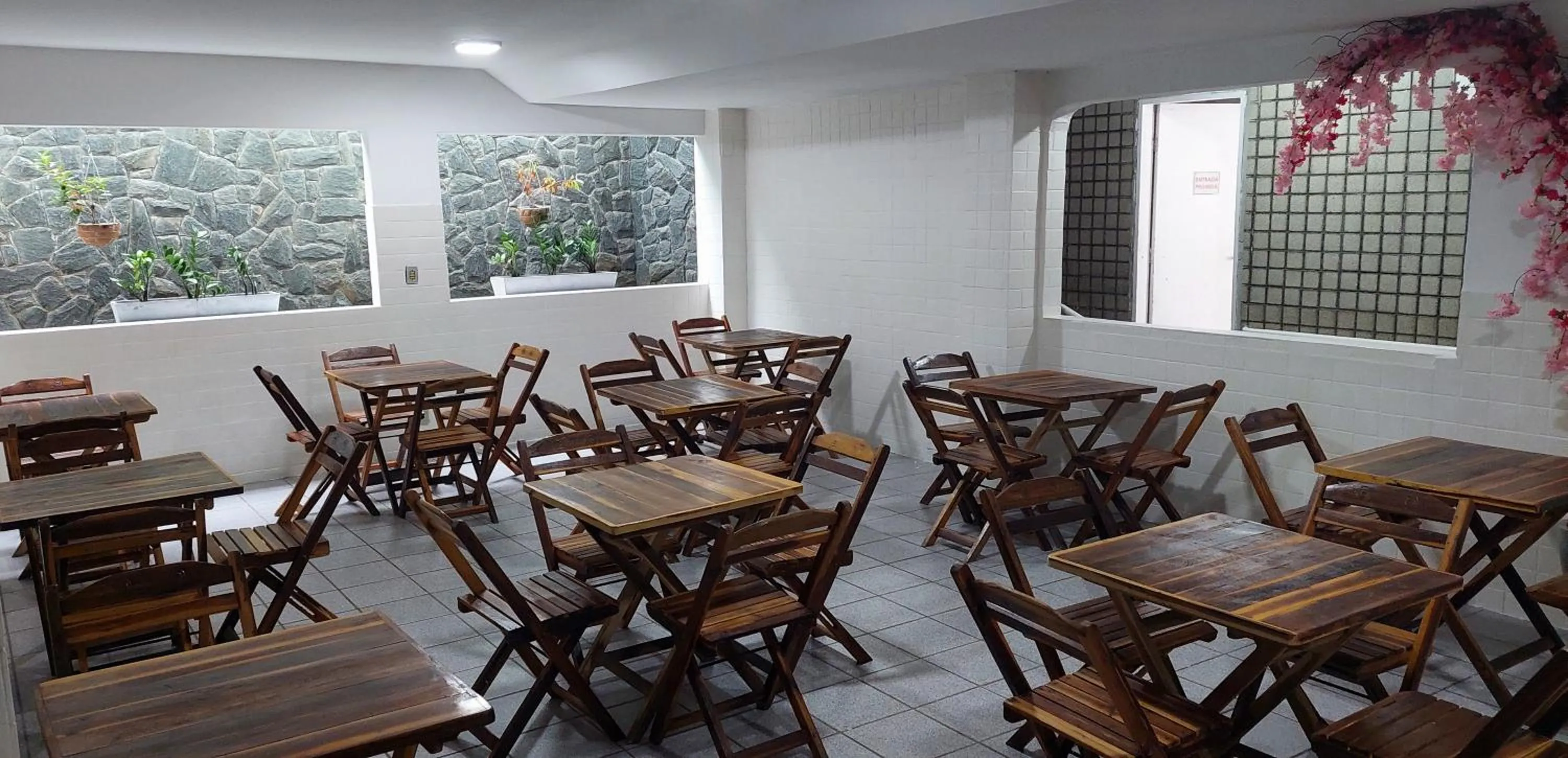 Restaurant/places to eat in WG Beach Hotel