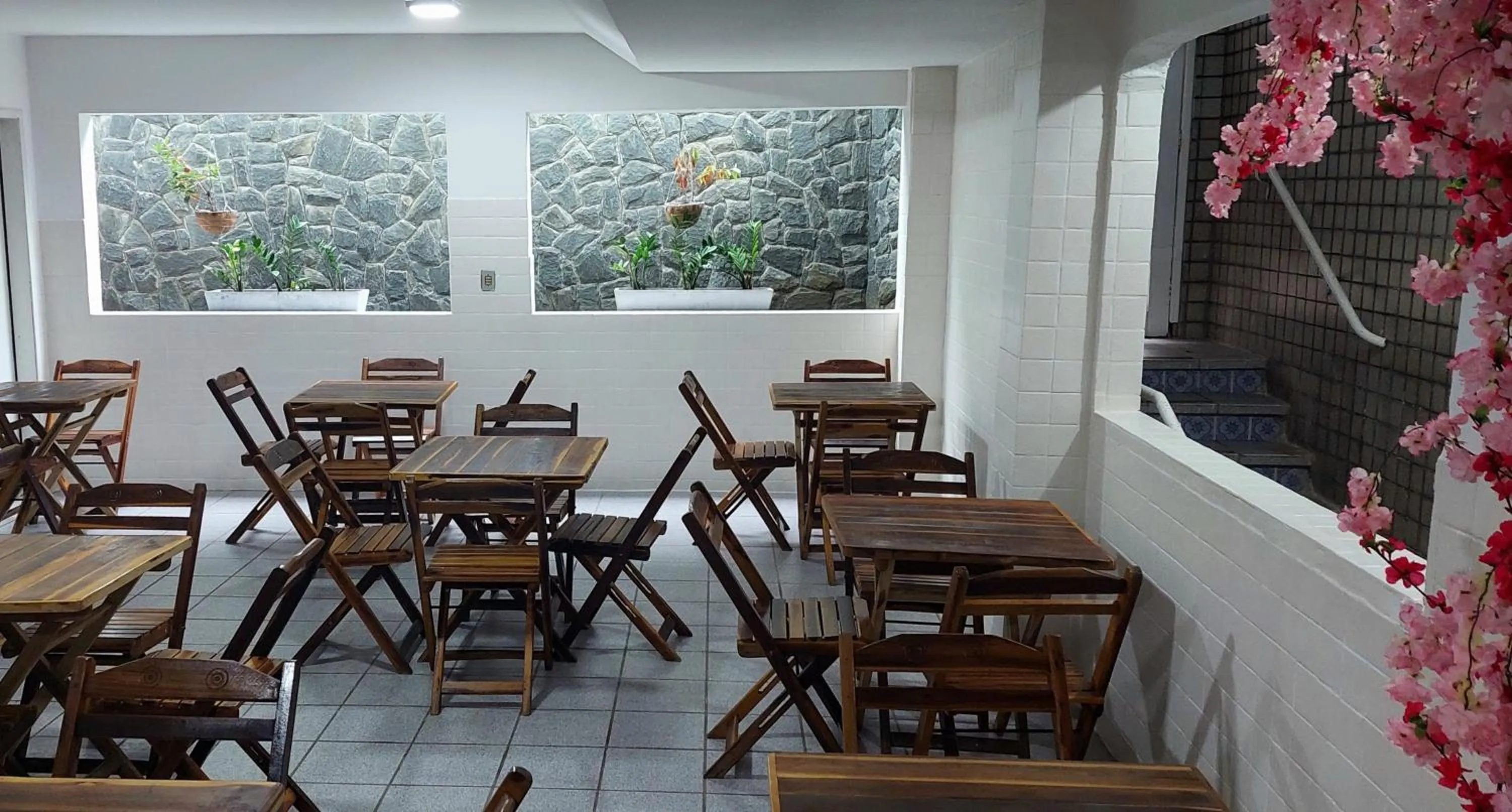 Restaurant/places to eat in WG Beach Hotel