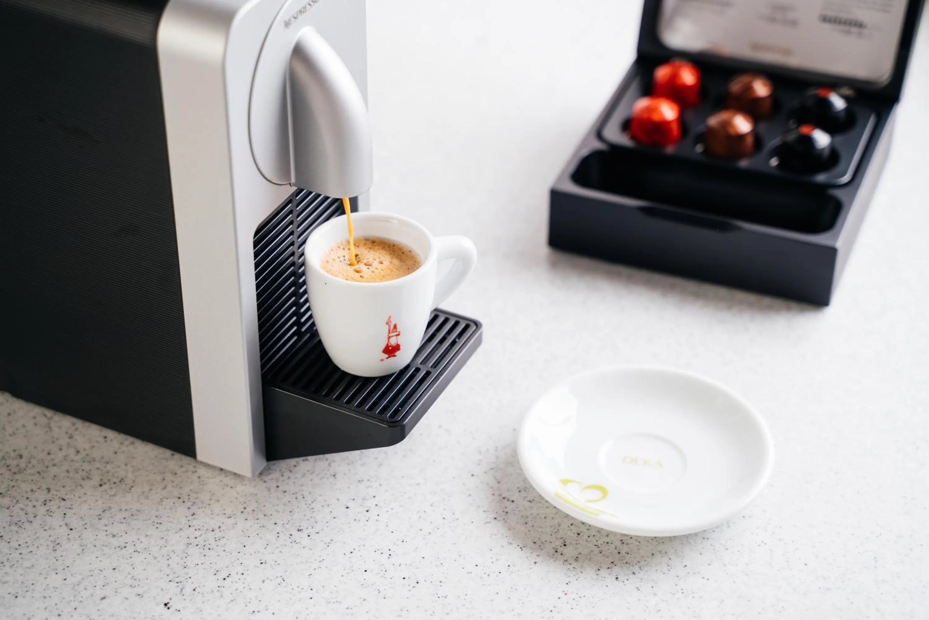 Coffee/tea facilities in Weskii Hotel