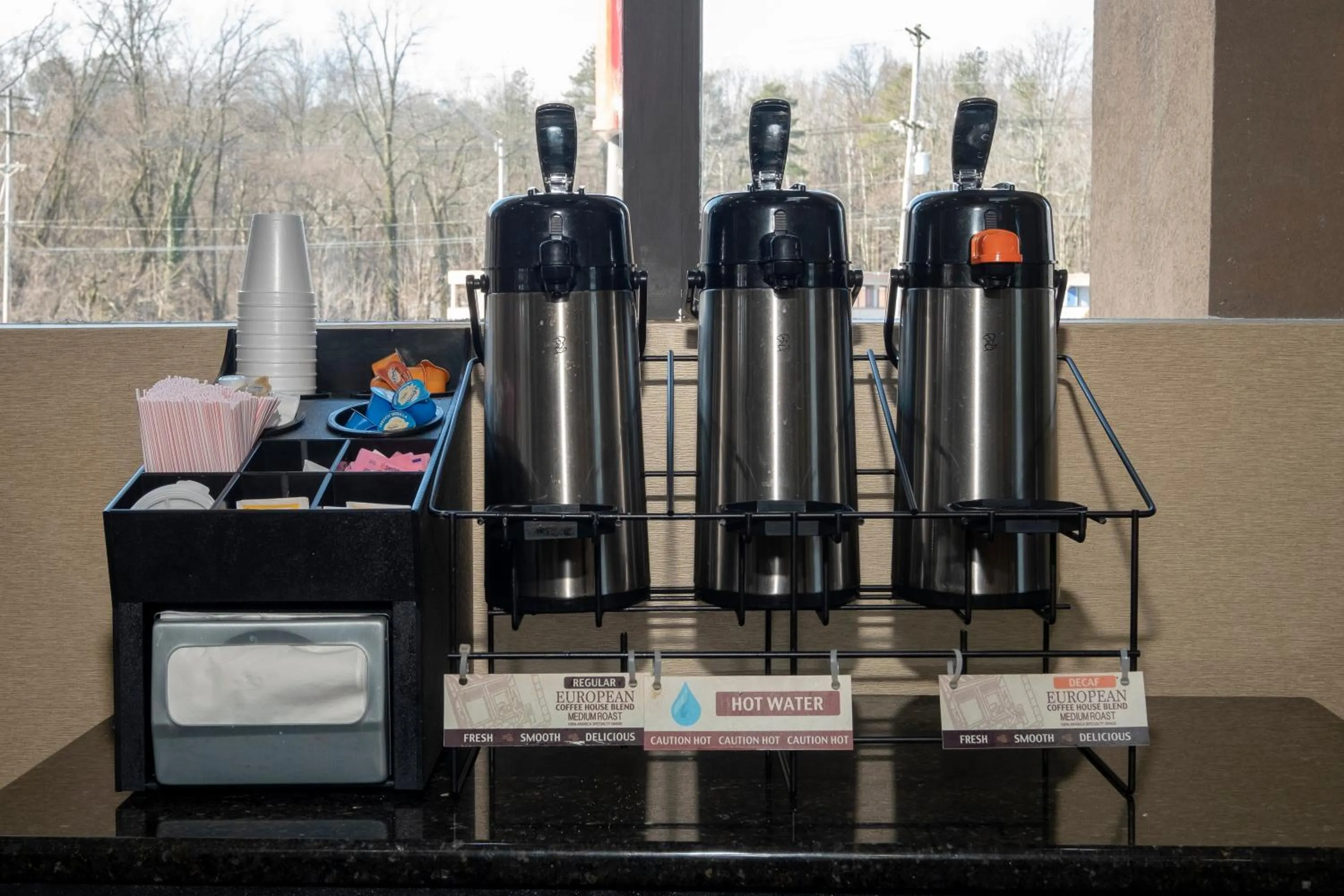 Coffee/tea facilities in Red Roof Inn and Suites Newark - University