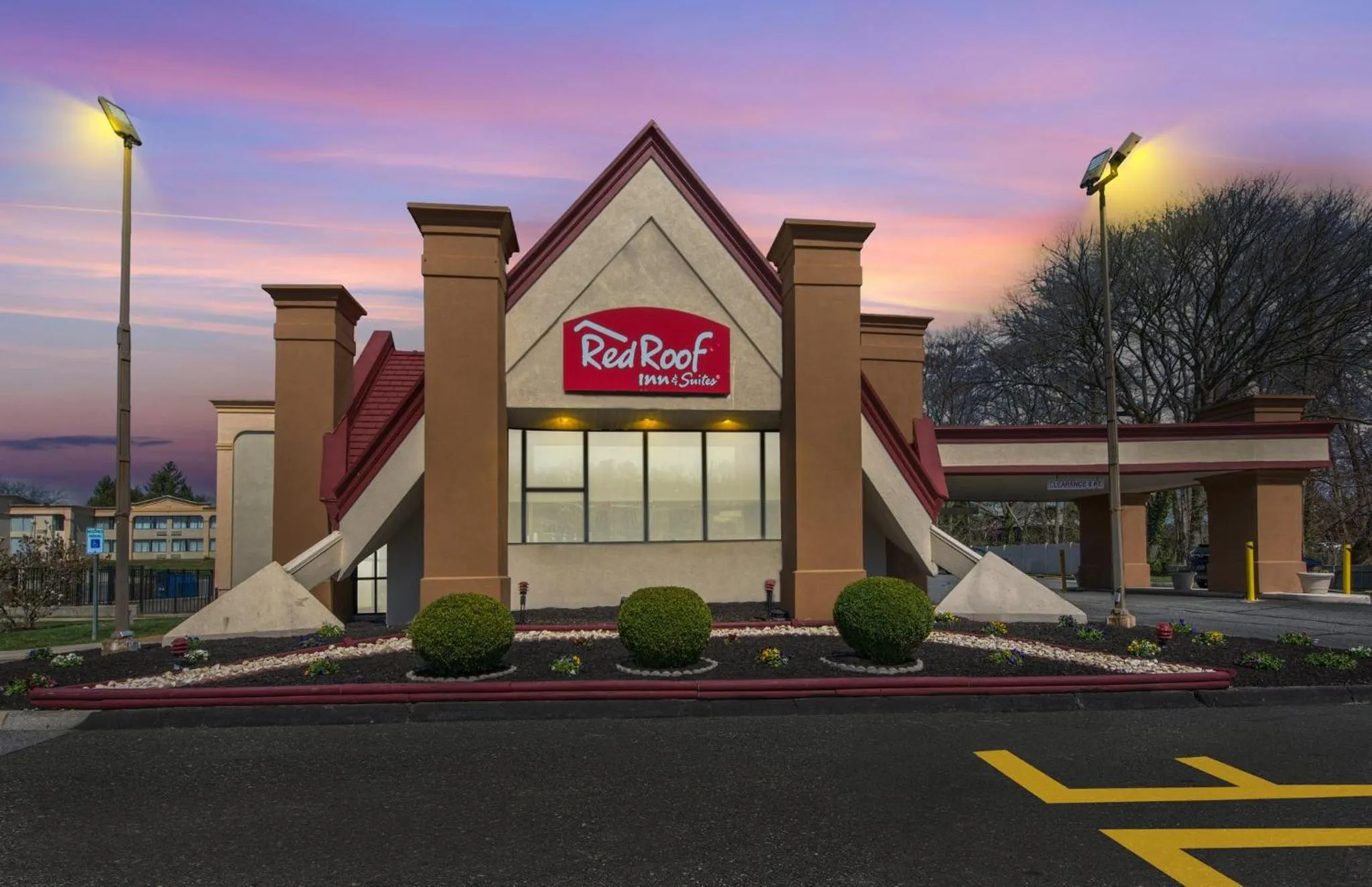 Property building in Red Roof Inn and Suites Newark - University