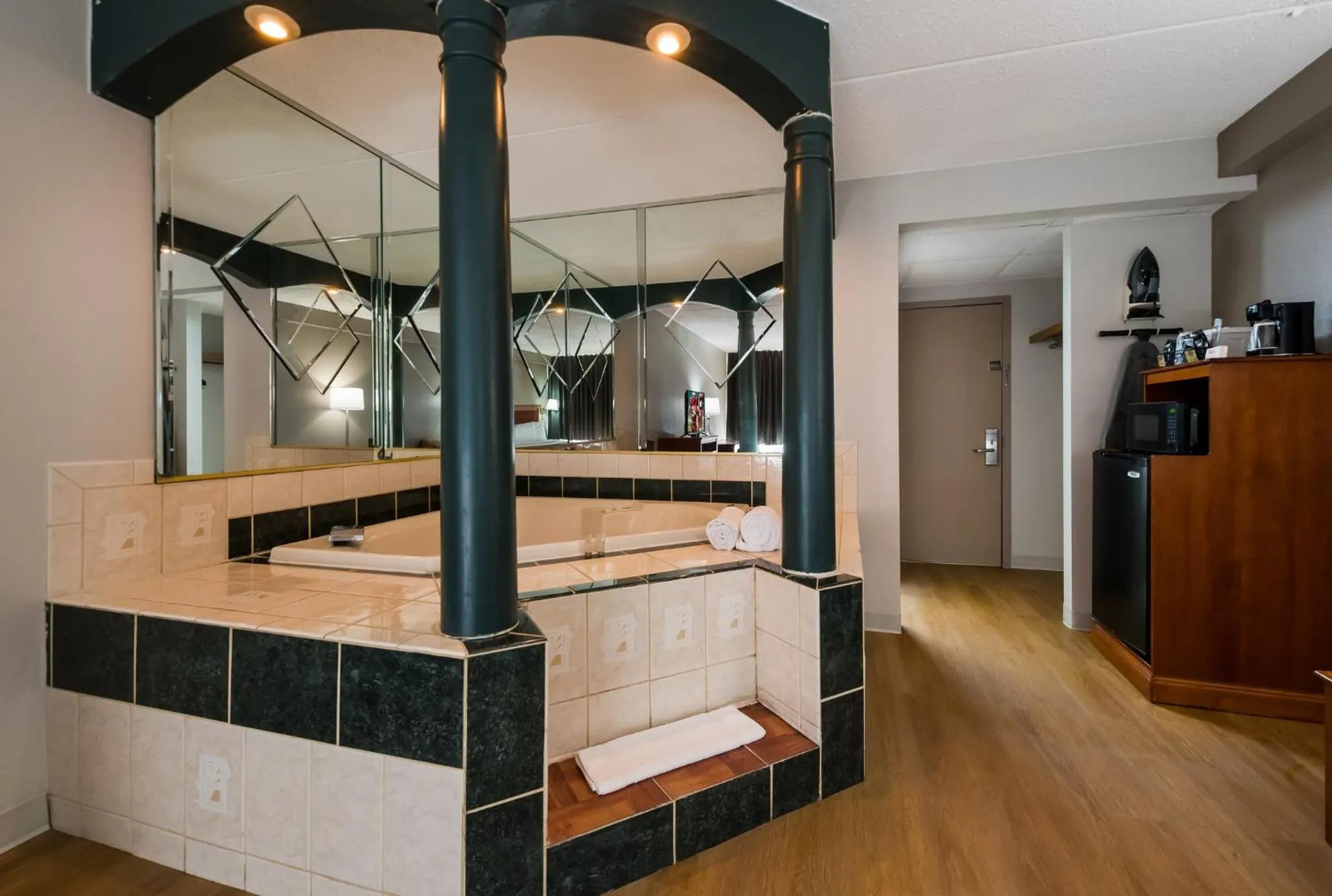 Photo of the whole room in Red Roof Inn and Suites Newark - University