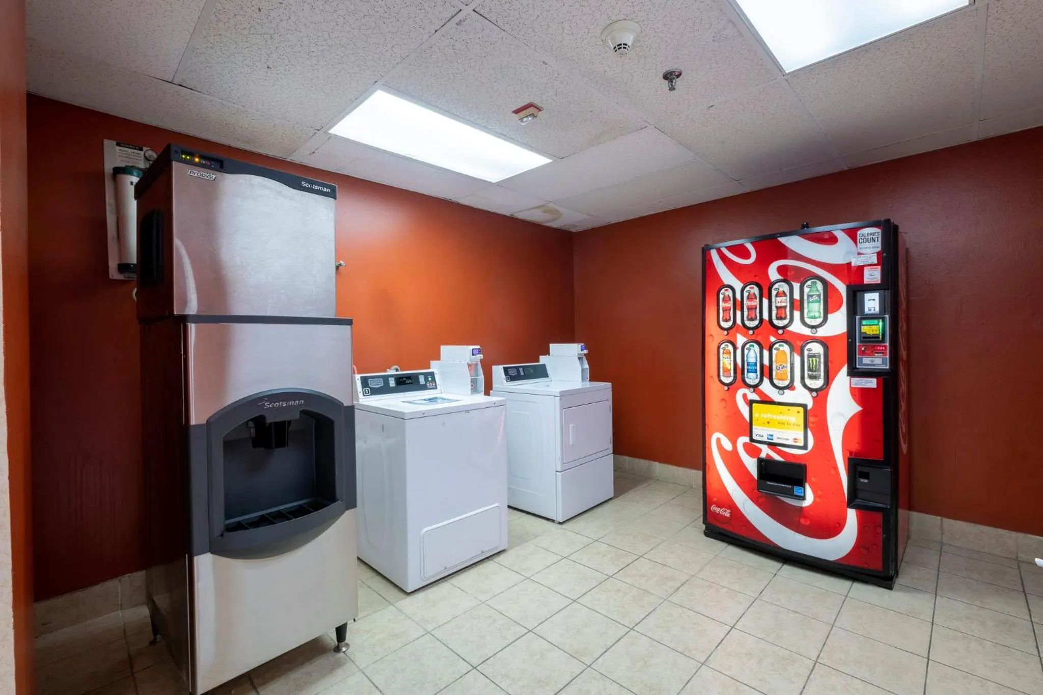 laundry in Red Roof Inn and Suites Newark - University