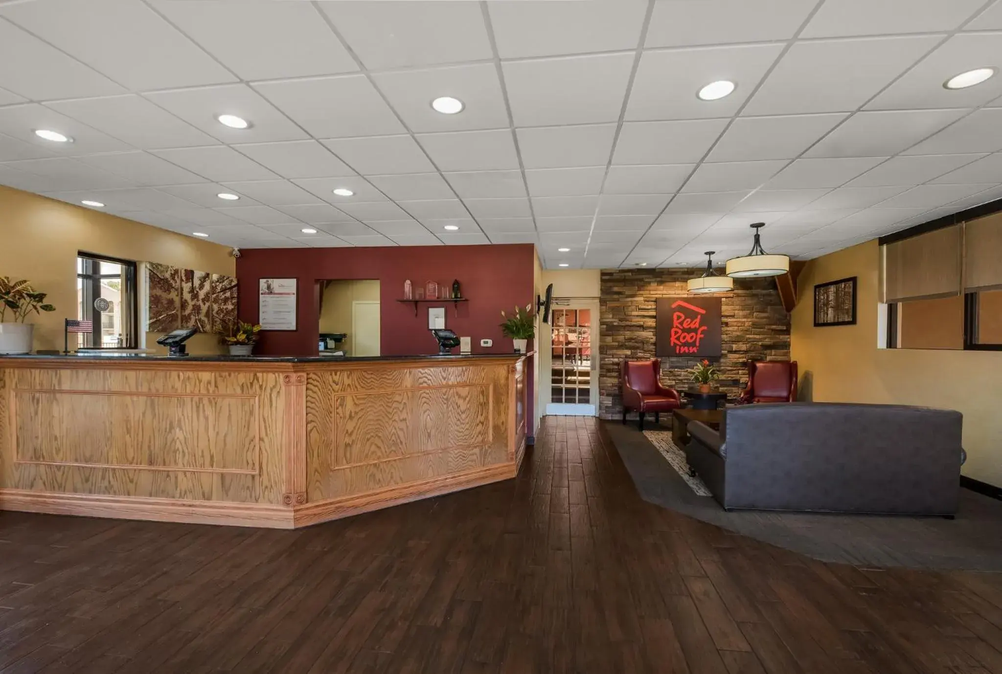 Lobby or reception in Red Roof Inn and Suites Newark - University Lobby or reception in Red Roof Inn and Suites Newark - University