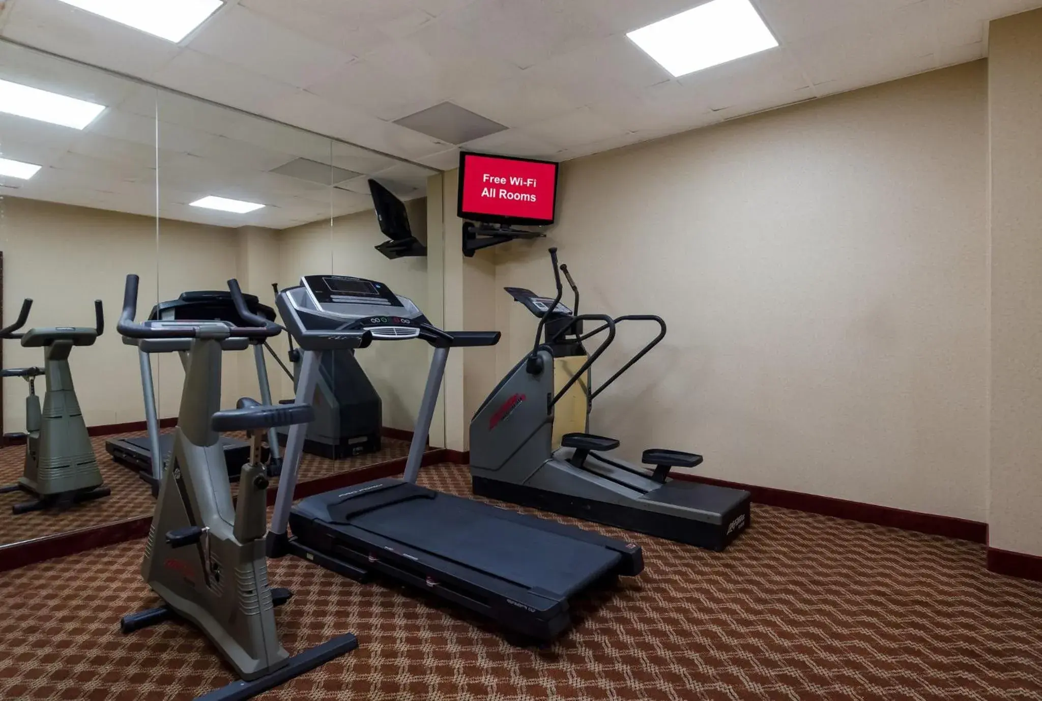 Fitness centre/facilities in Red Roof Inn and Suites Newark - University Fitness centre/facilities in Red Roof Inn and Suites Newark - University